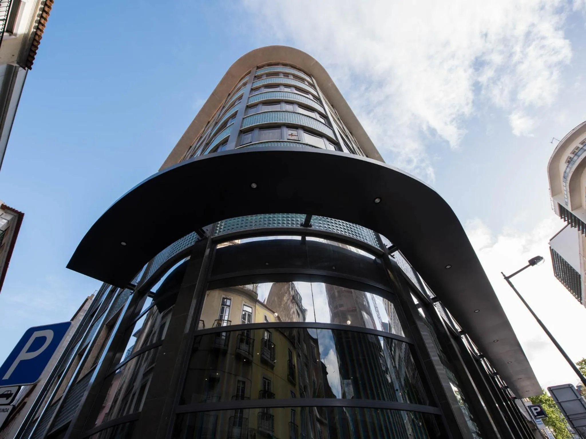 Property building in room00 Lisboa Hostel