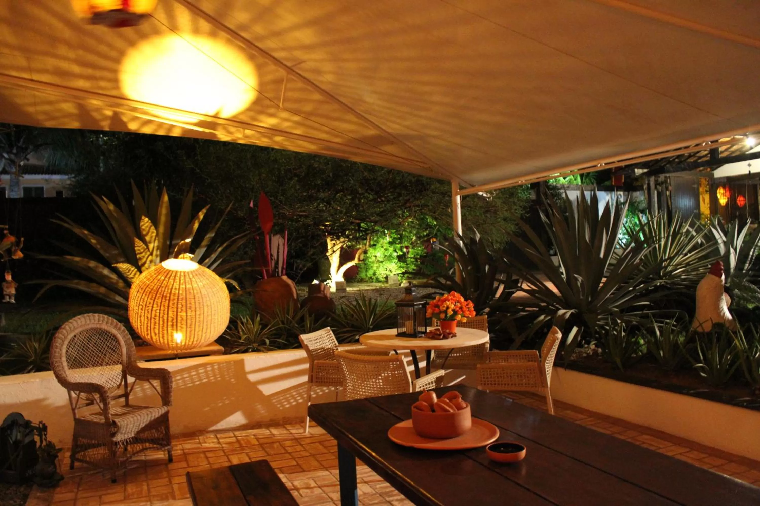 Patio, Restaurant/Places to Eat in Hospedaria Entre Amigos