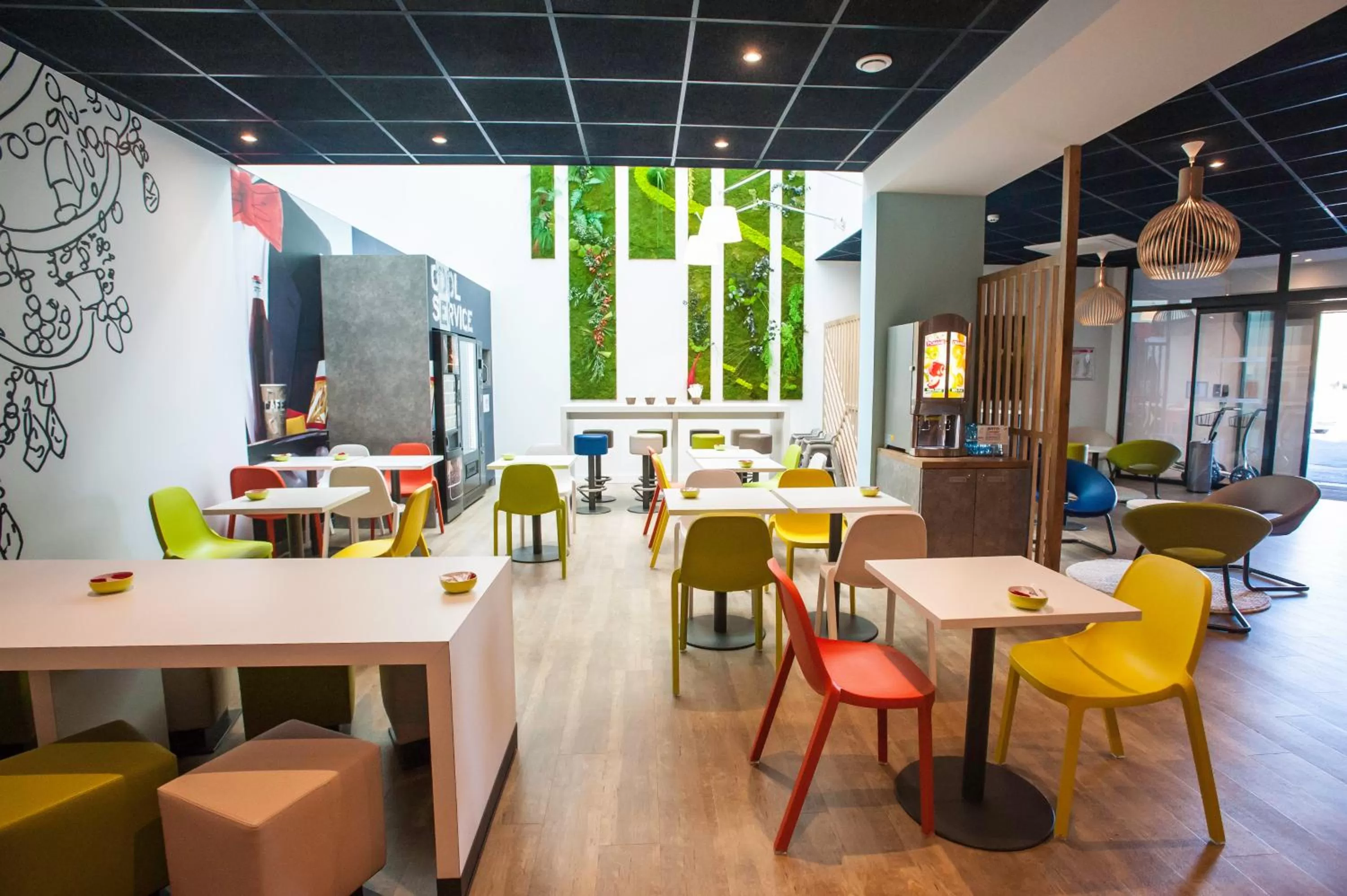 Decorative detail in Ibis Budget Château-Thierry