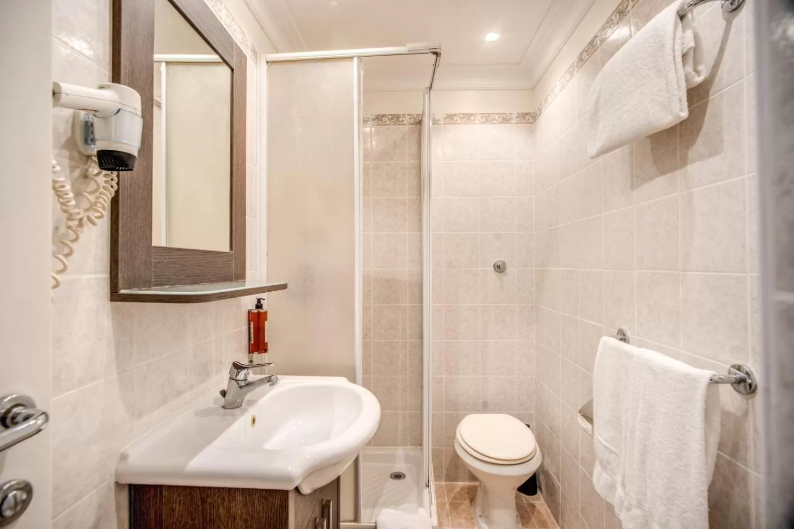 Bathroom in Hotel Mirti