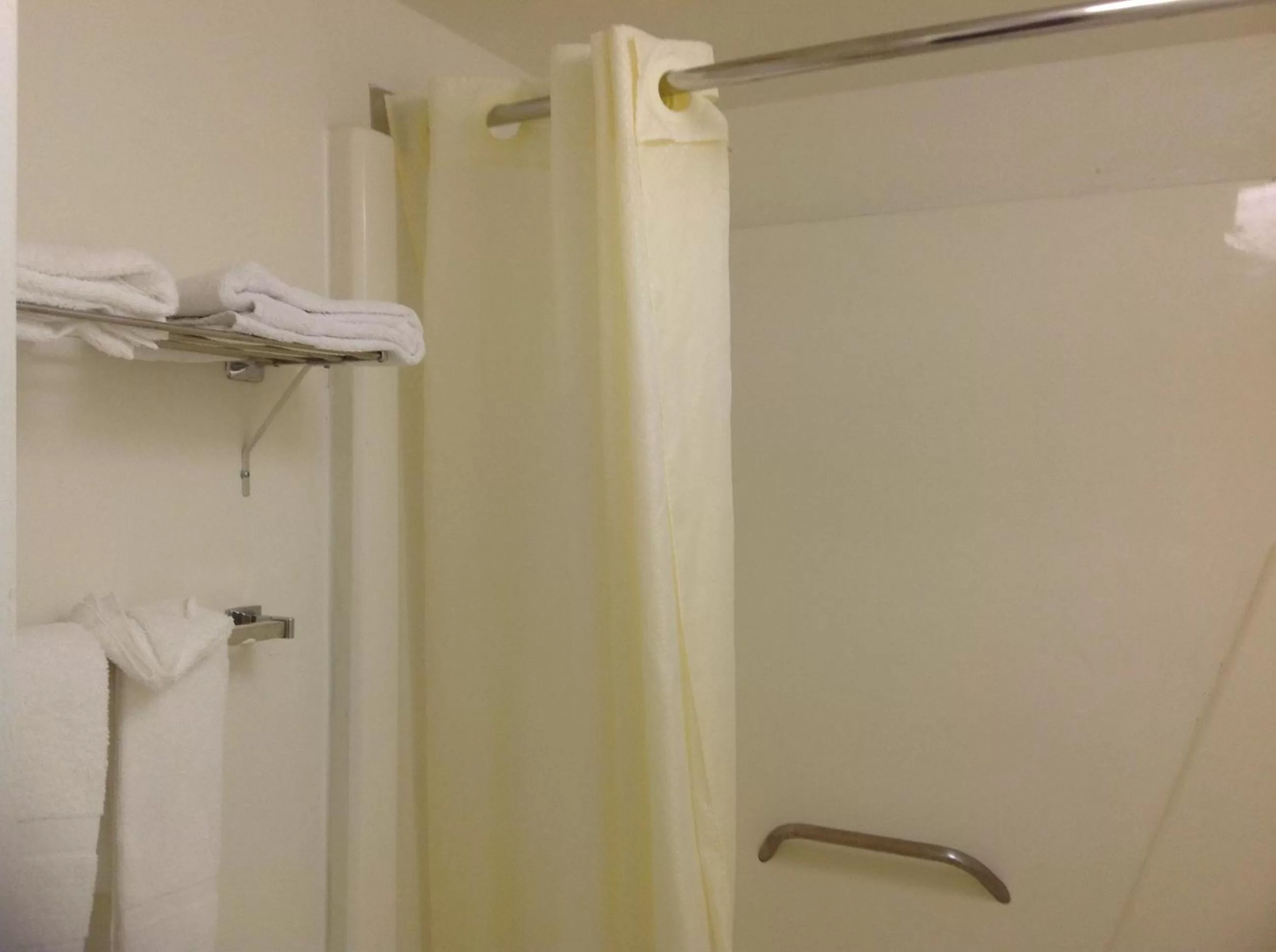 Double Room with Two Double Beds - Non-Smoking in Econo Lodge Tallahassee North