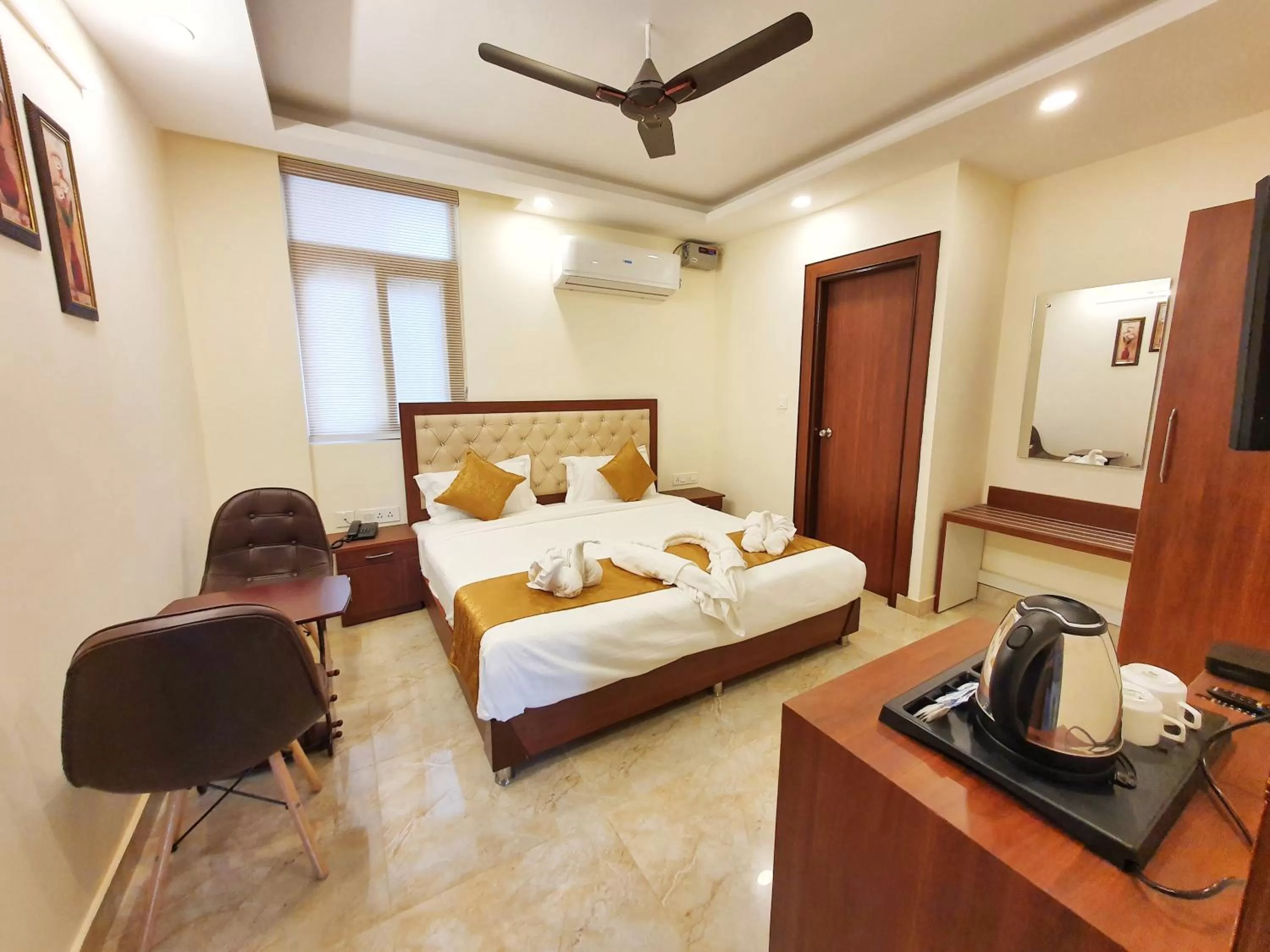 Photo of the whole room, Bed in The Park Residency