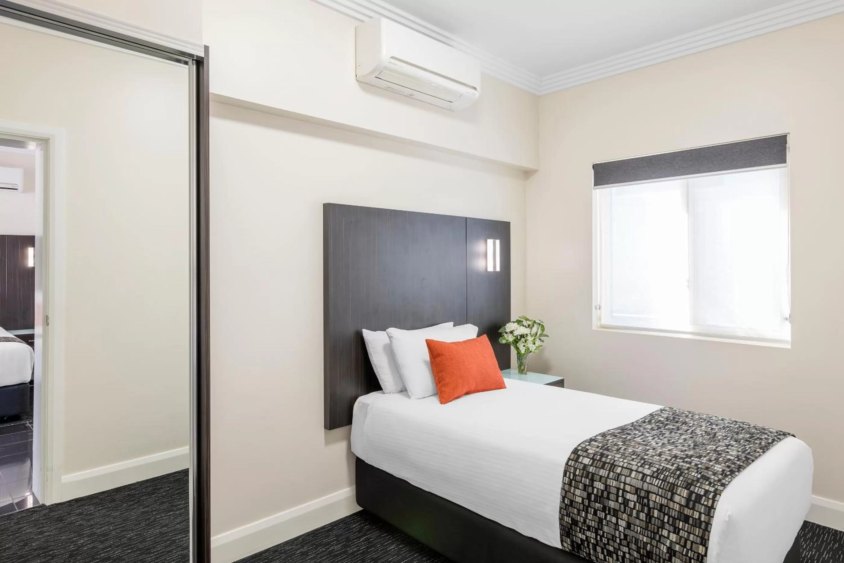 Bedroom, Bed in Mercure Goulburn