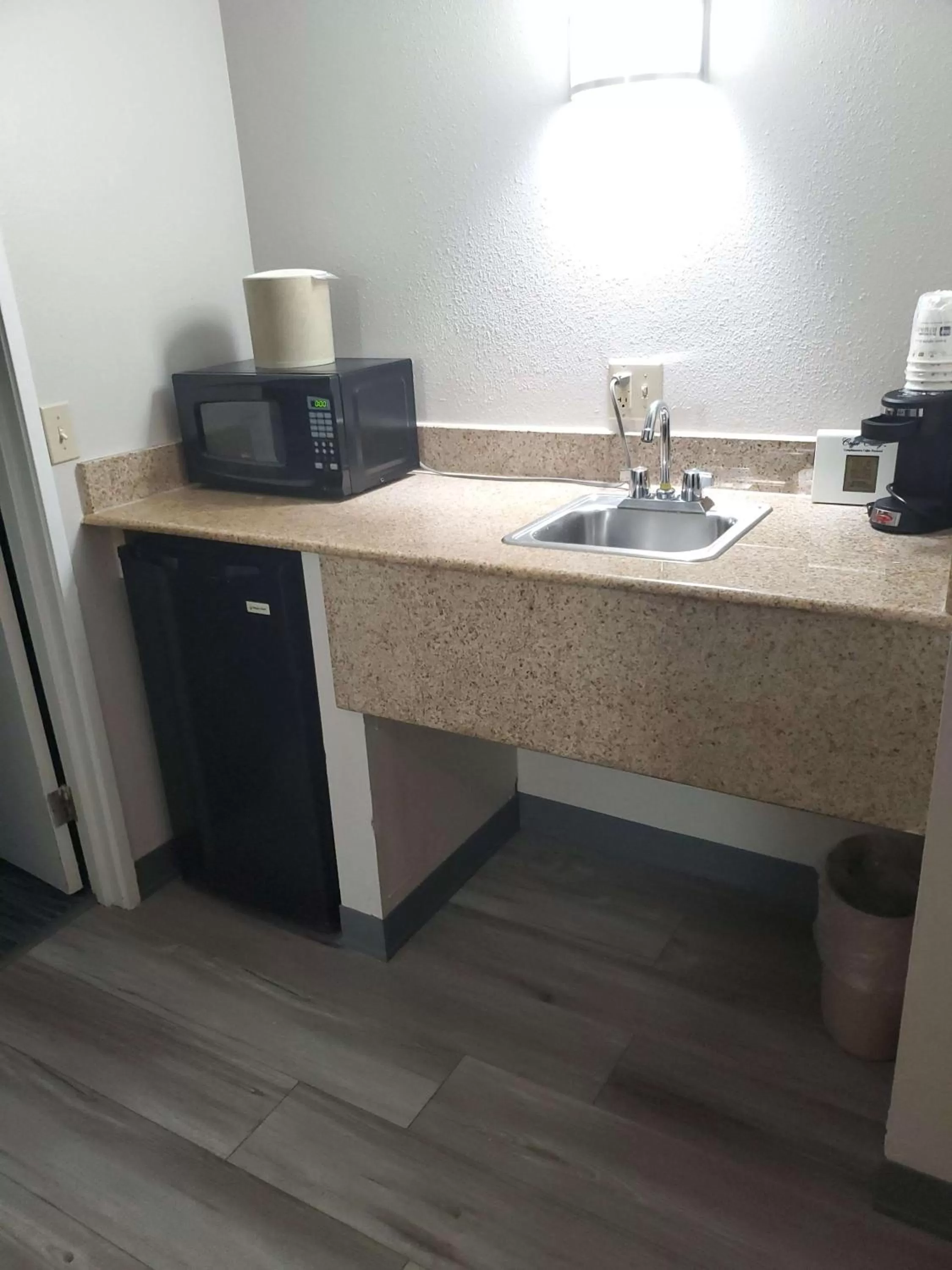 King Room with Spa Bath in Best Western Southside Hotel & Suites