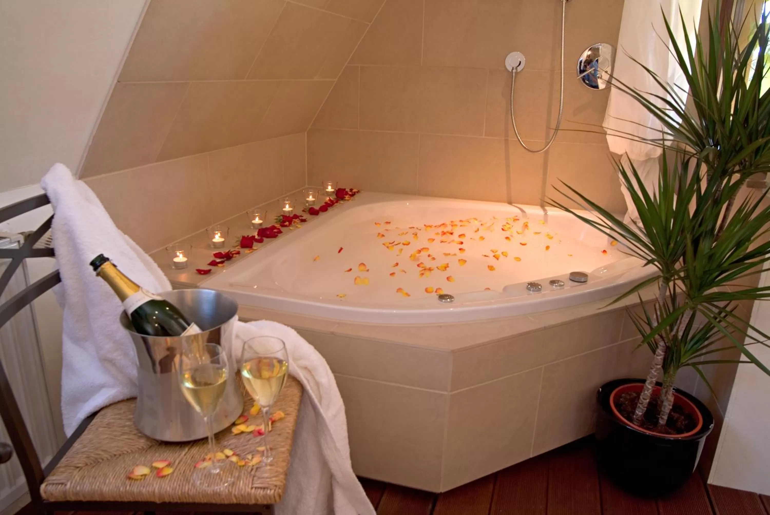 Bath in Laurentius Boutique-Hotel & Restaurant