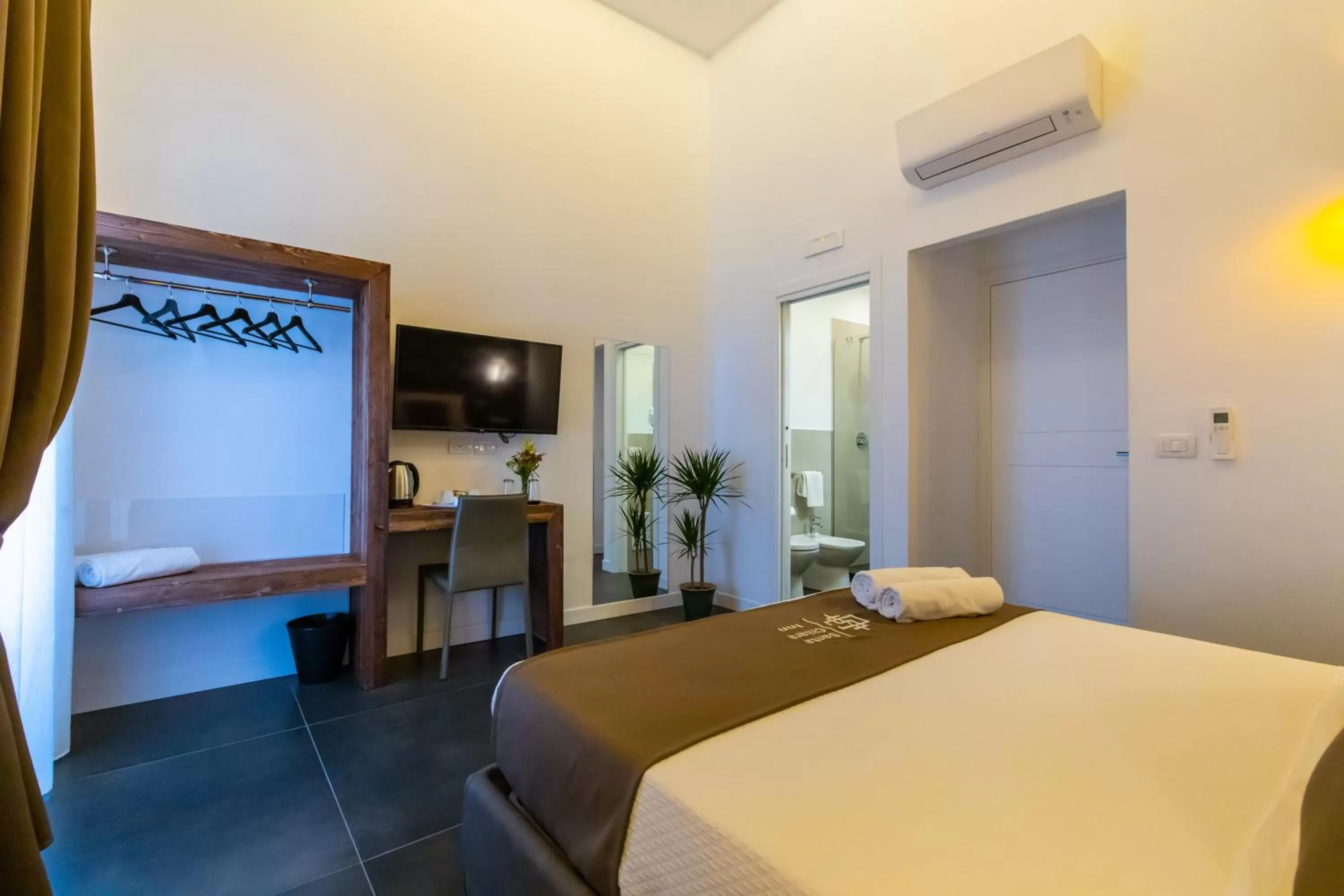 Other, Bed in Santa Chiara Inn