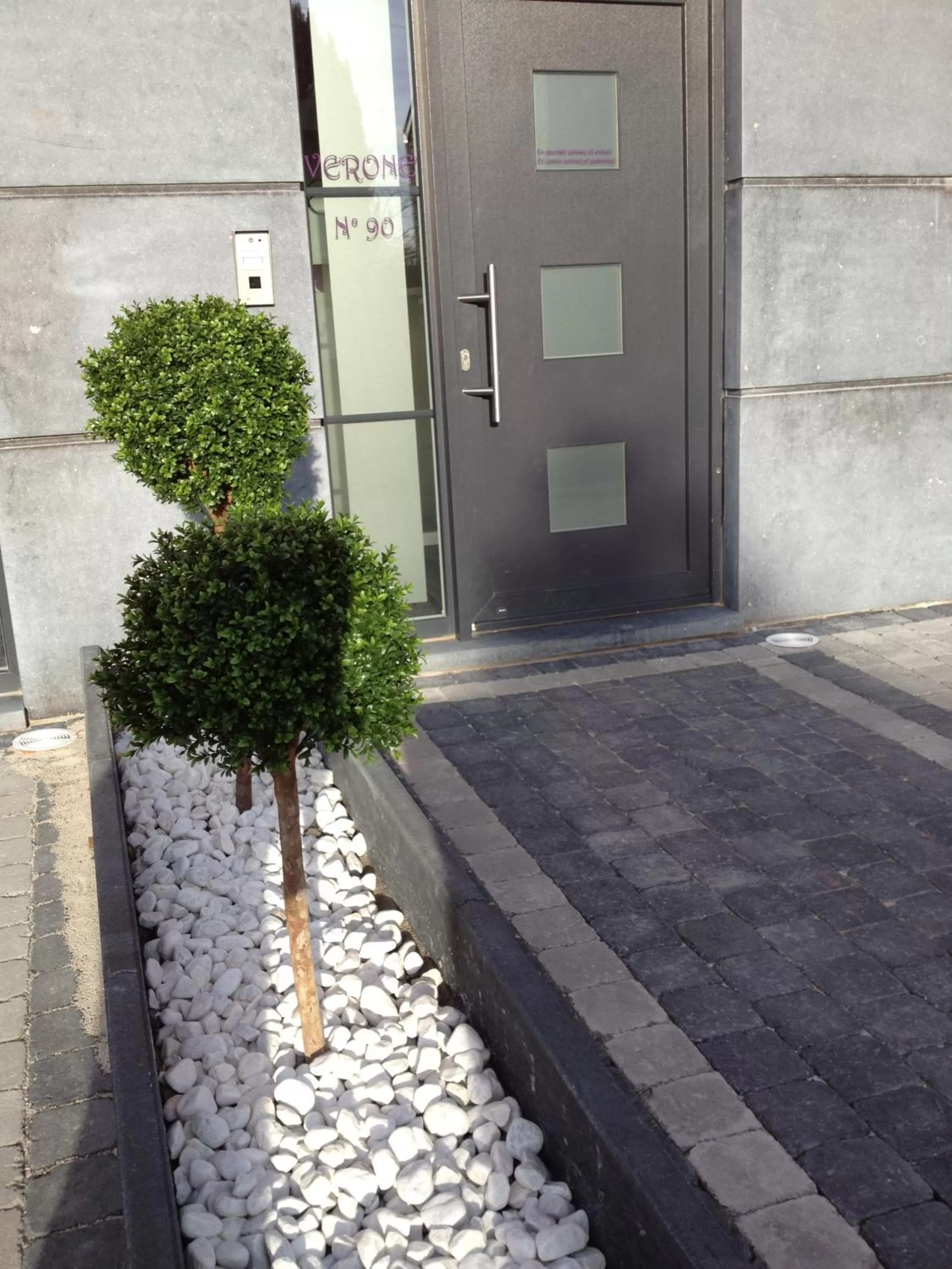Facade/entrance in V E R O N E - Rooms & Suites - Liège - Rocourt