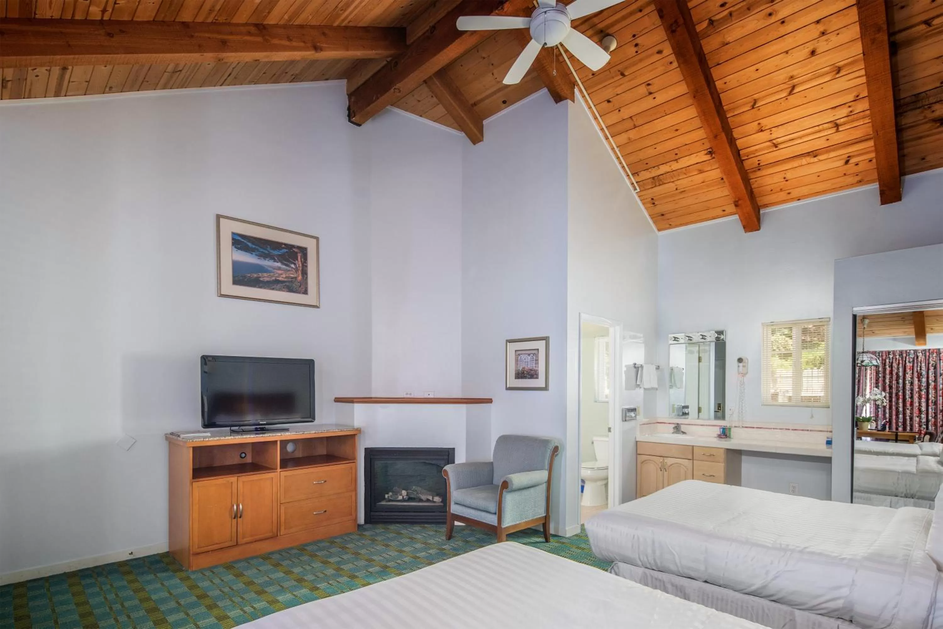 Nearby landmark, Bed in Butterfly Grove Inn