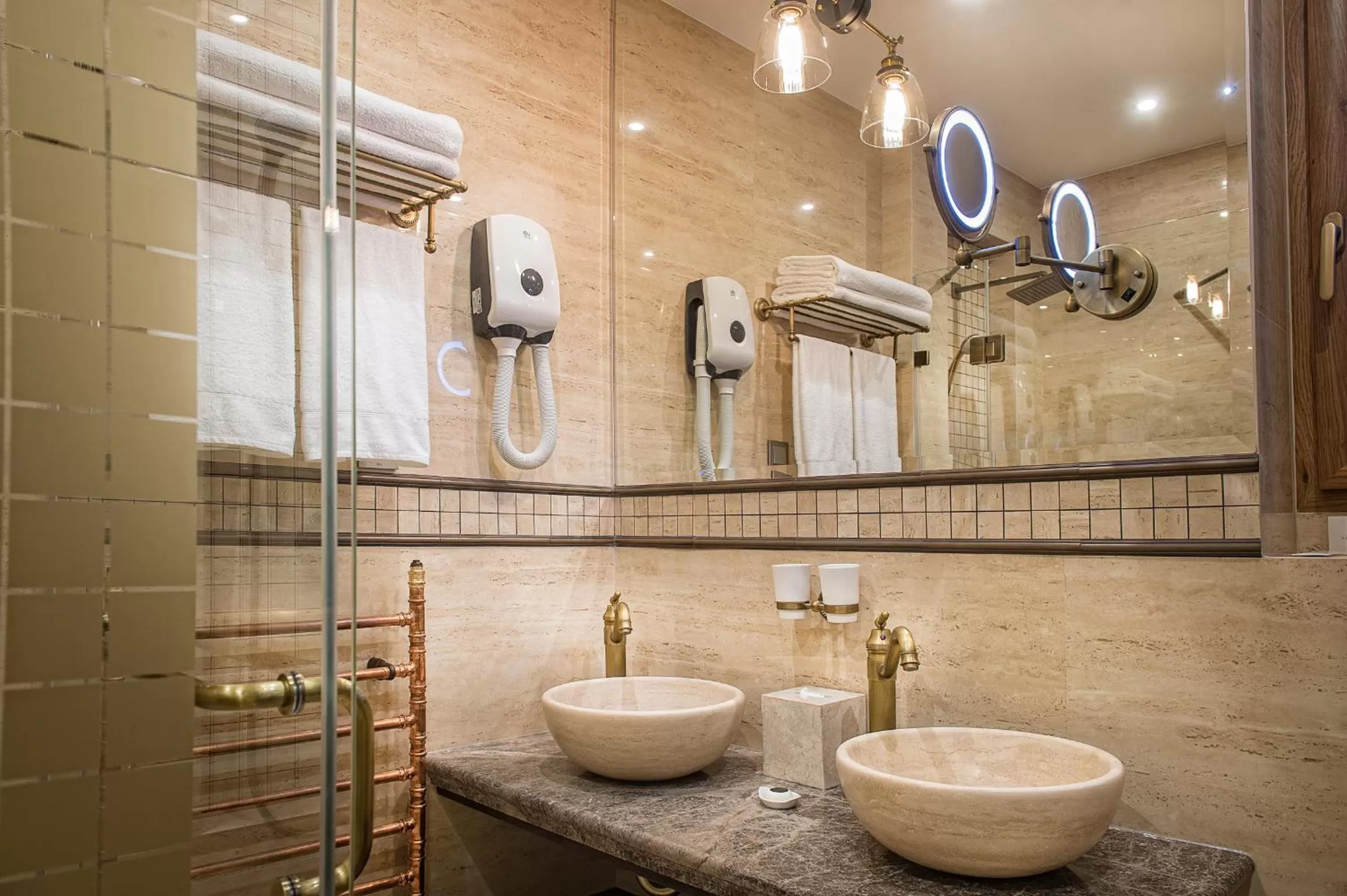 Shower in Villa Plaza Boutique Hotel & Spa