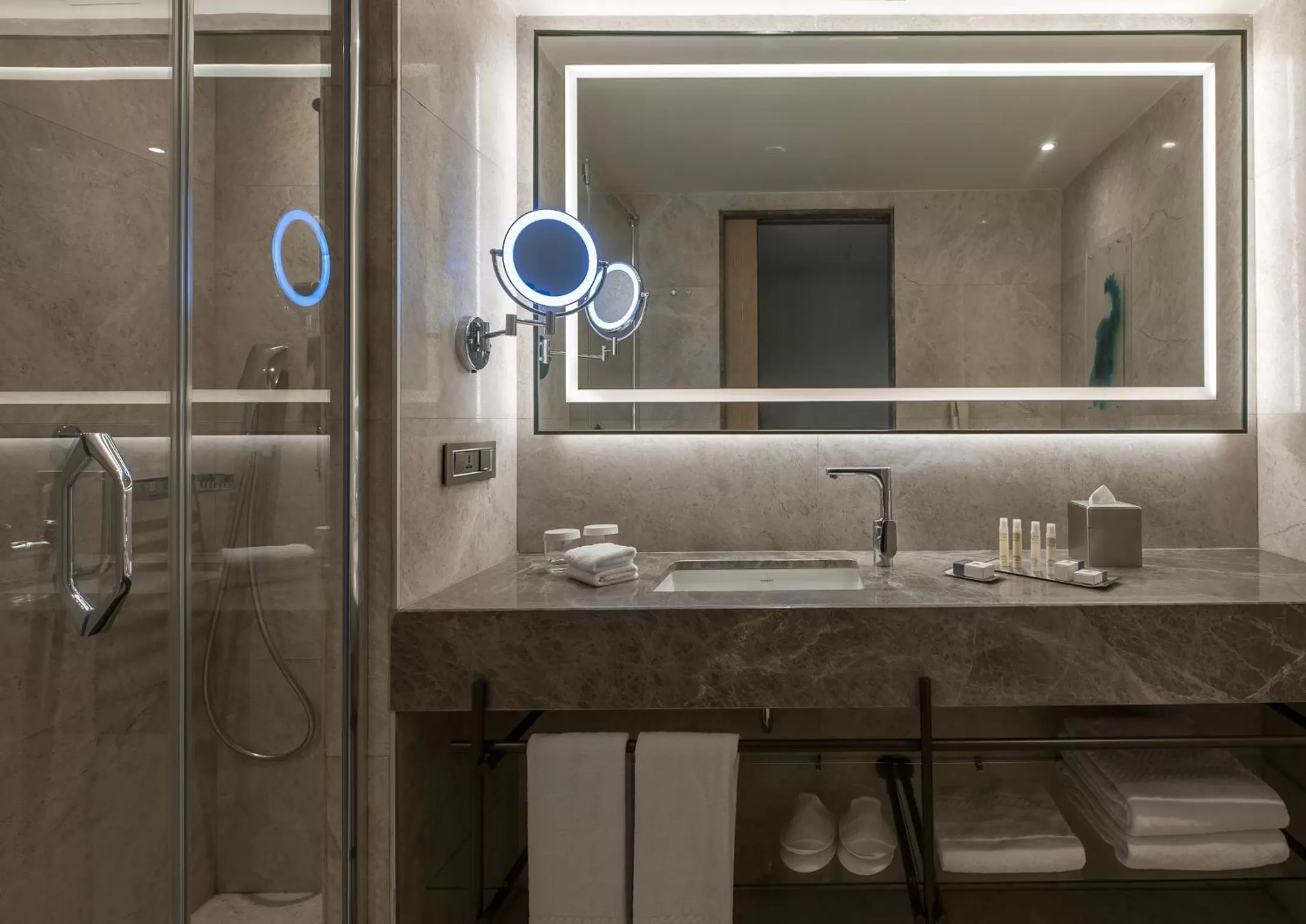Shower in DoubleTree by Hilton Istanbul - Sirkeci