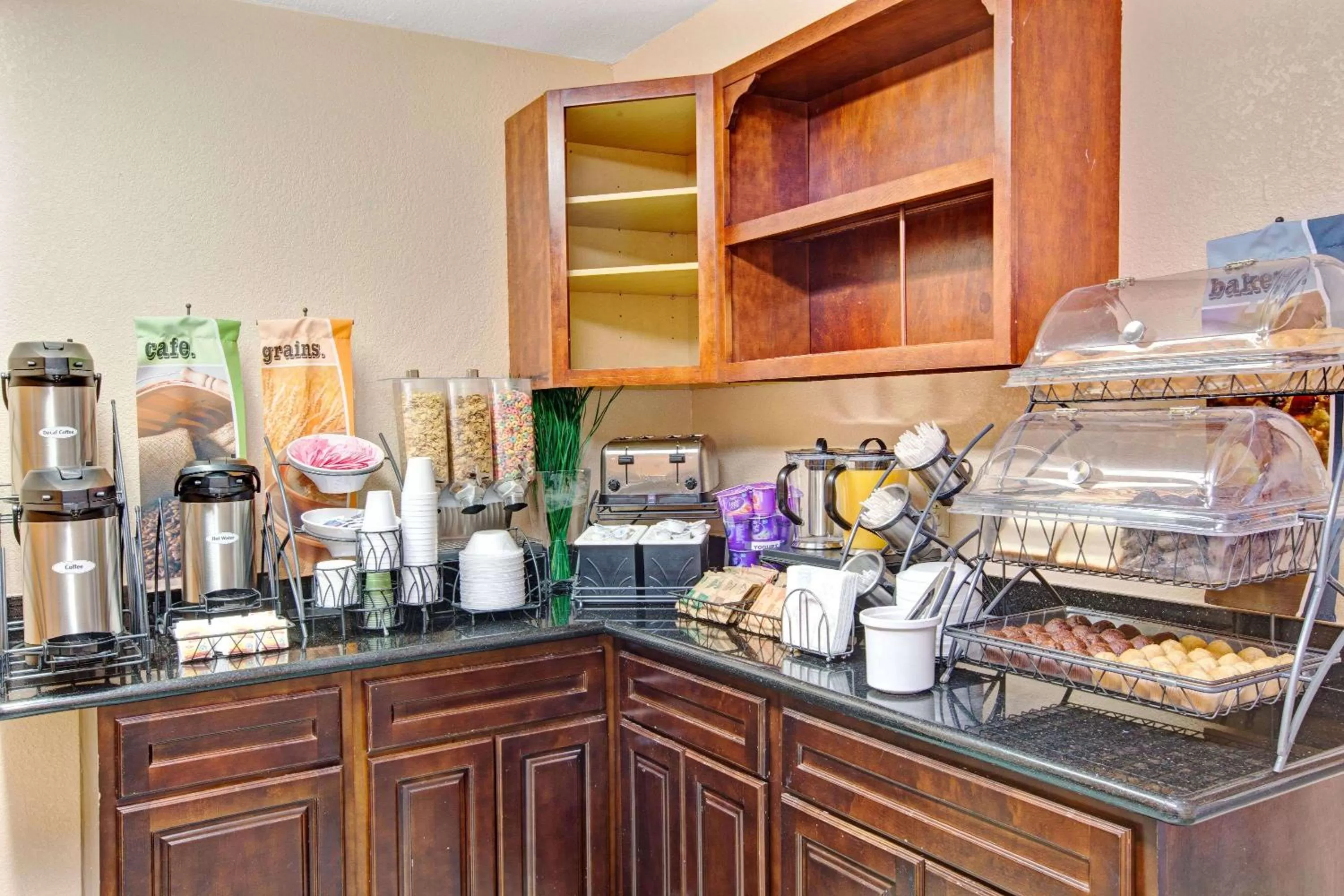 Restaurant/places to eat in Microtel Inn & Suites by Wyndham Gatlinburg