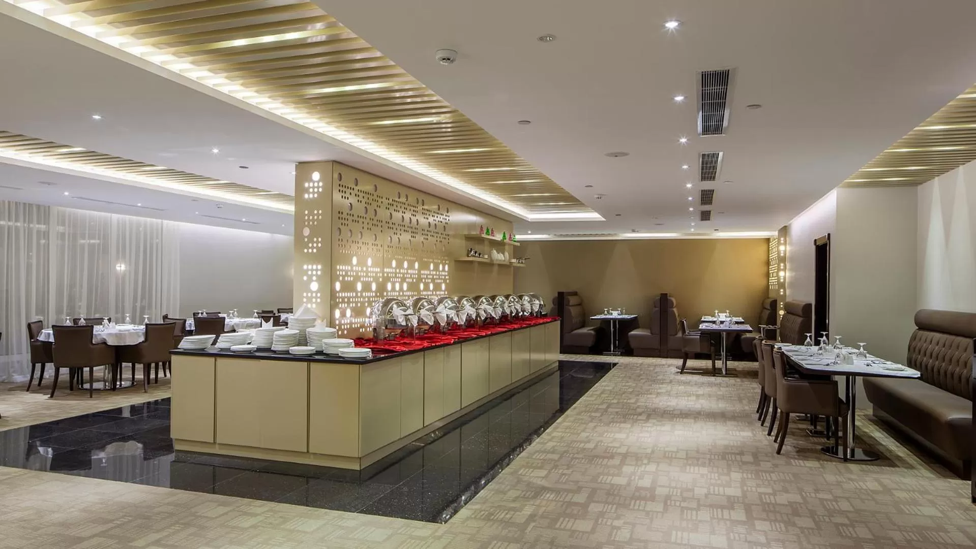 Restaurant/Places to Eat in Western Lamar Hotel