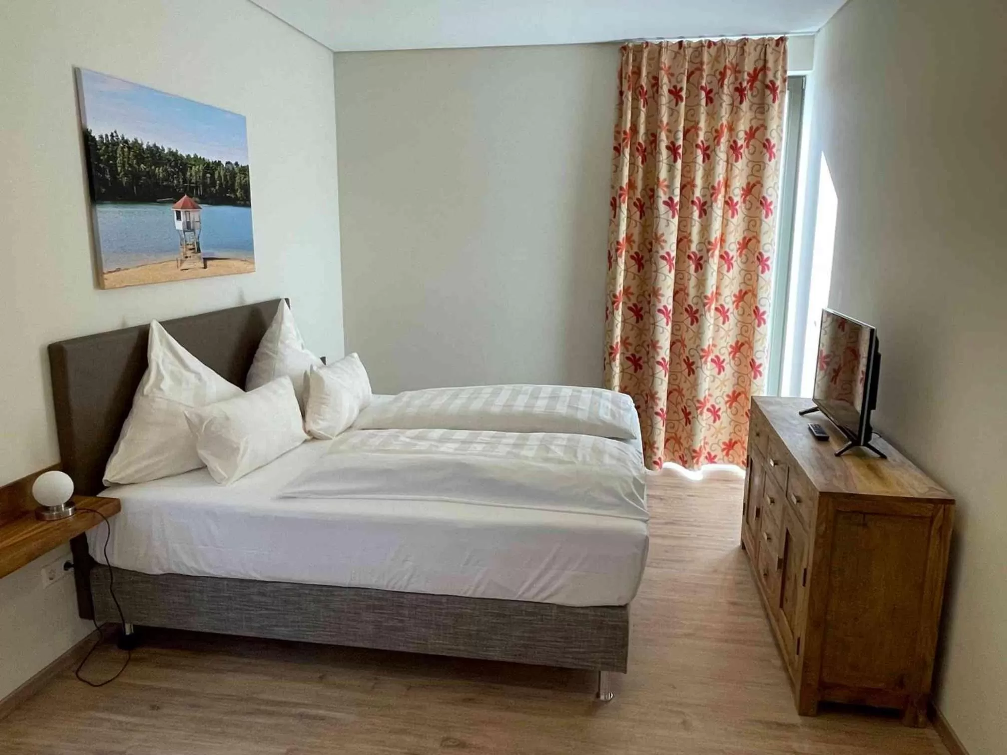 Bedroom, Bed in Bernsteinsee Hotel&Ferien