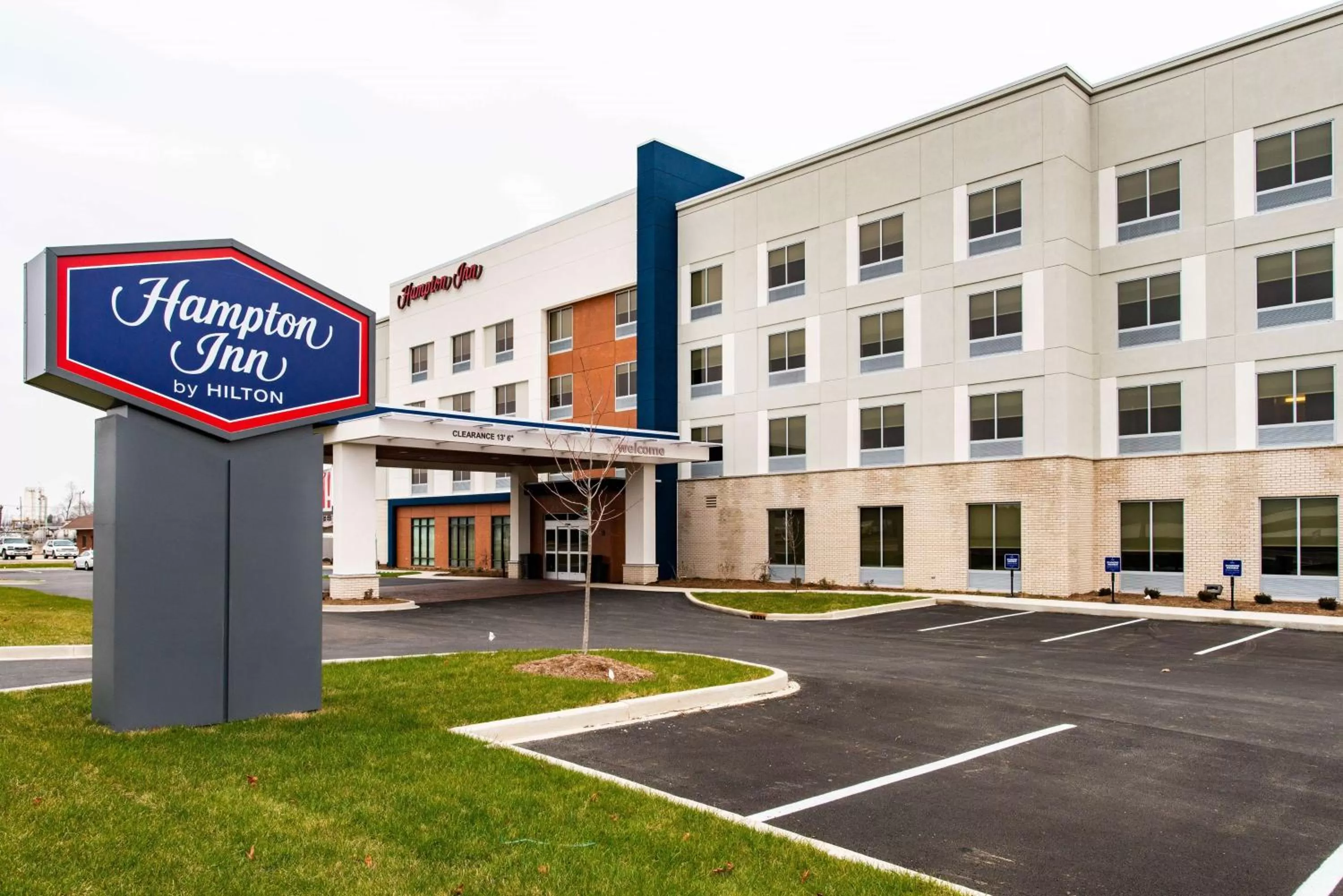 Property building in Hampton Inn Paris IL, IL