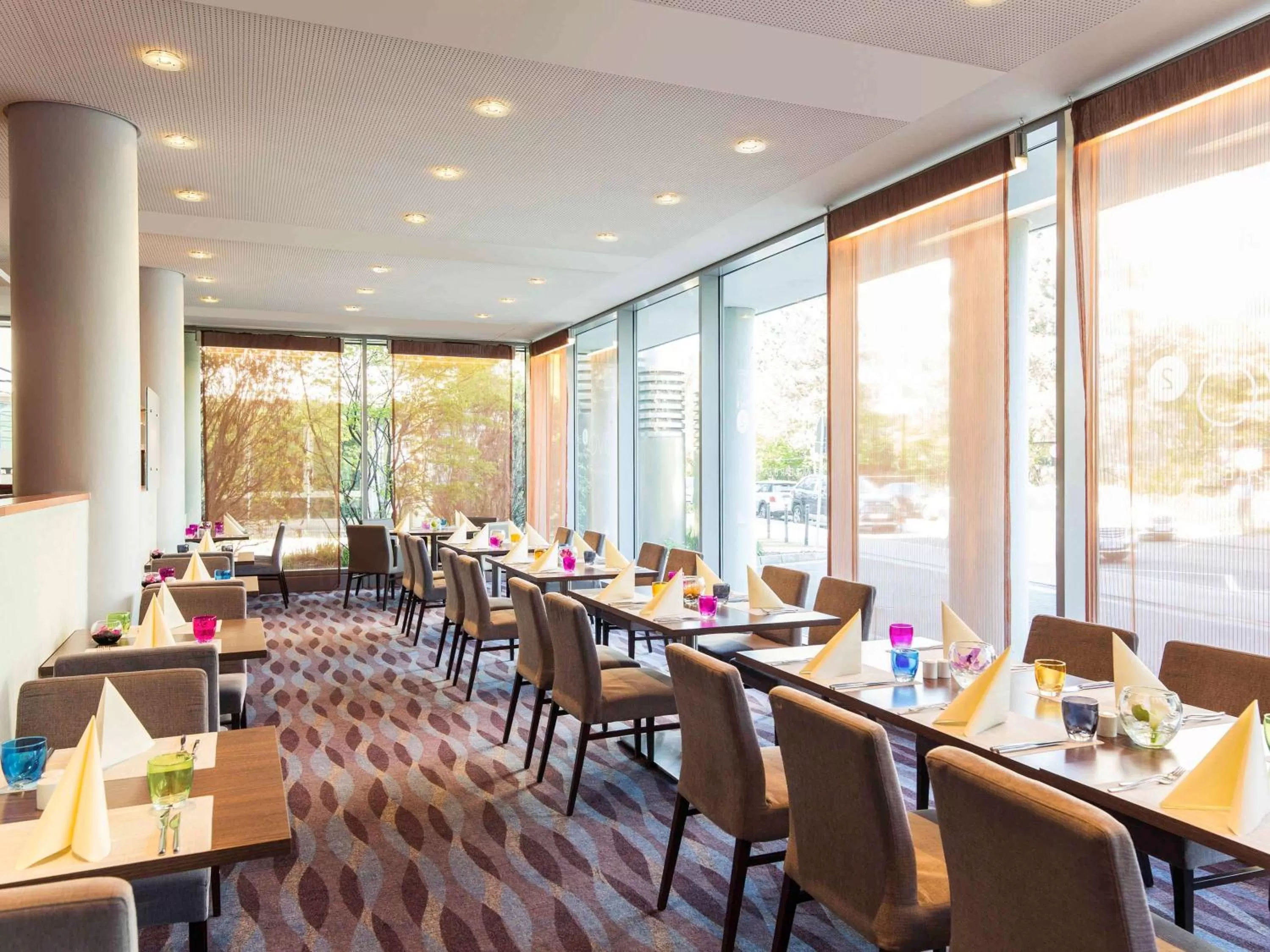 Restaurant/places to eat in Novotel Düsseldorf City West