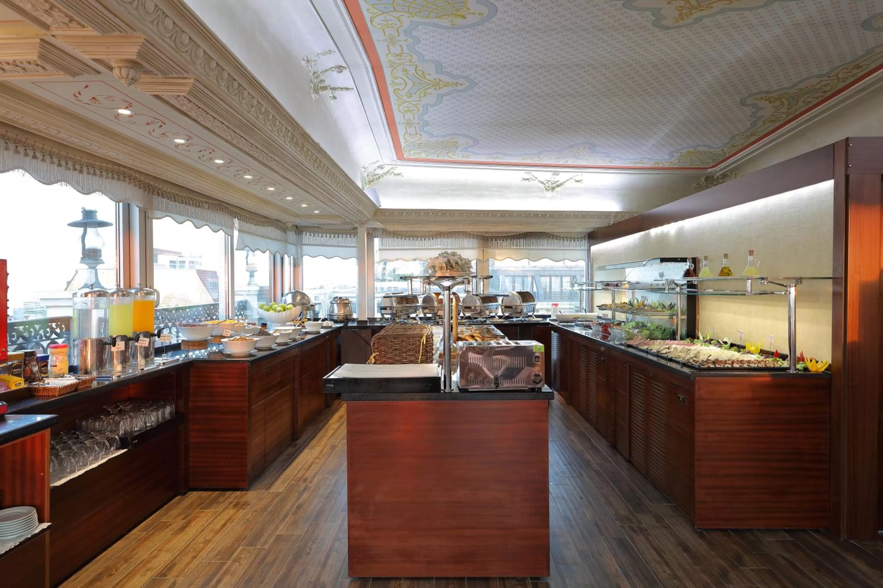 Restaurant/places to eat in Deluxe Golden Horn Sultanahmet Hotel
