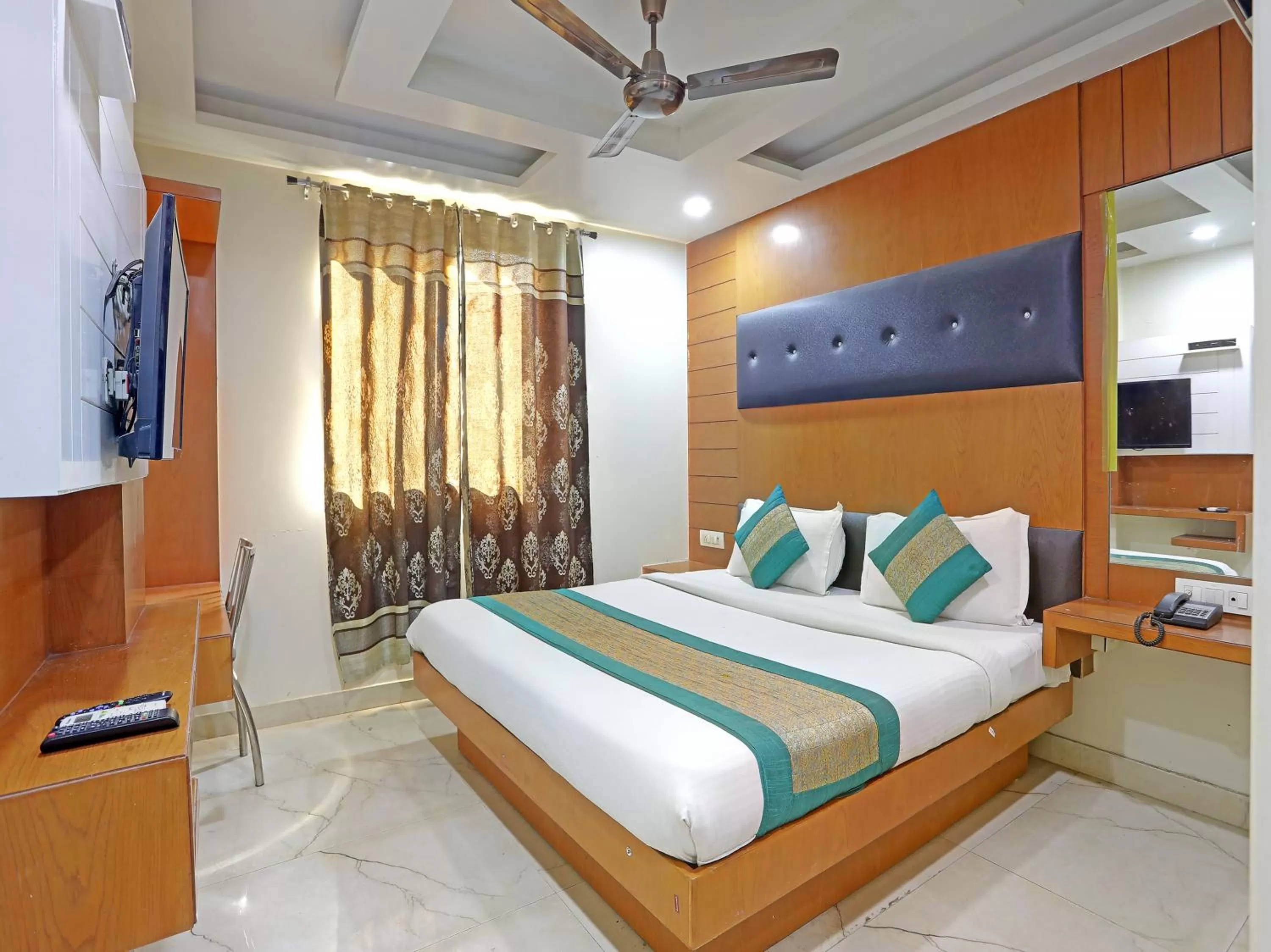 Bed in Tashkent Palace - Walk in from NDLS Station & RK Ashram Metro Station