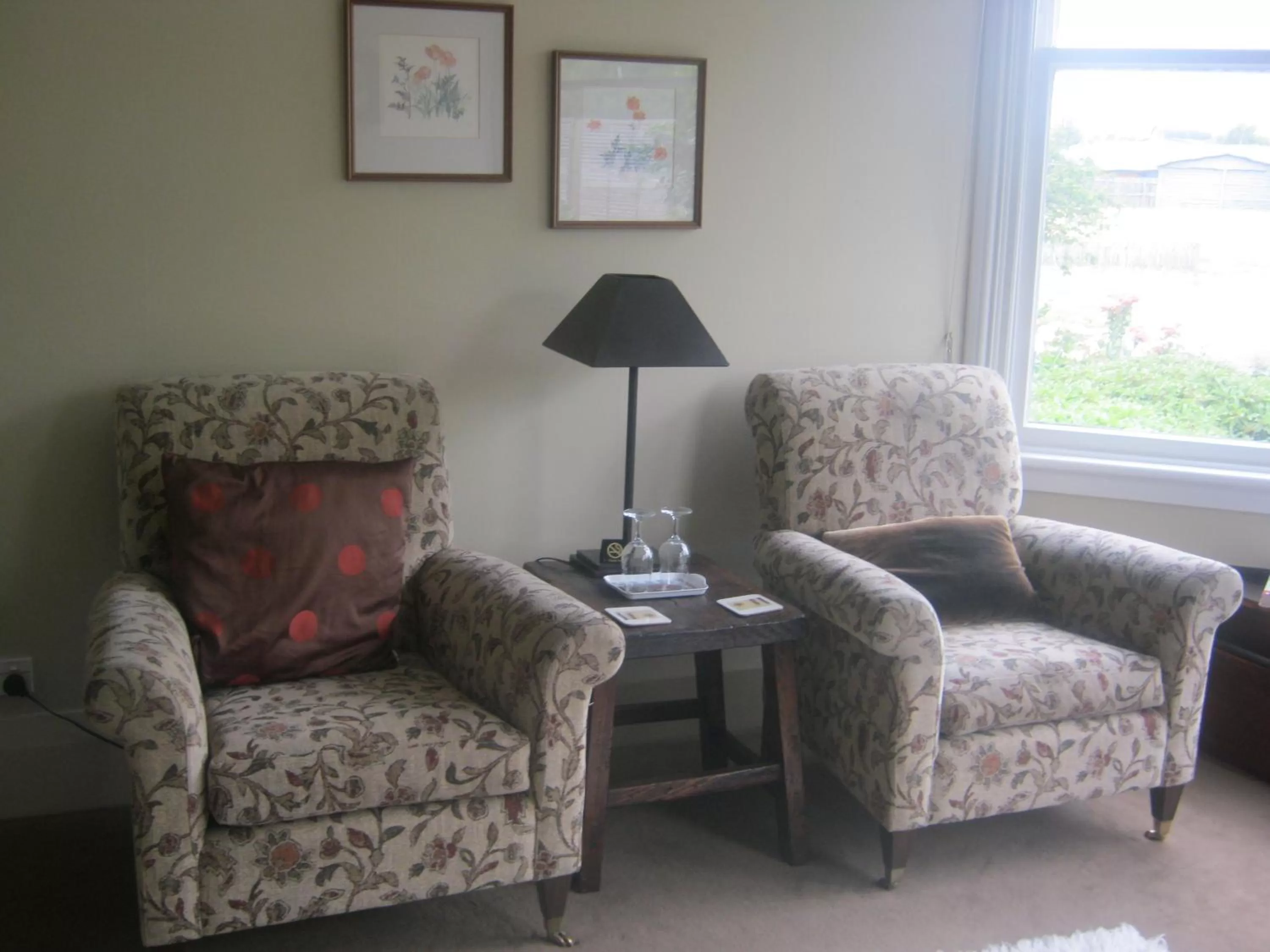 Seating area in Anglesea House Inn