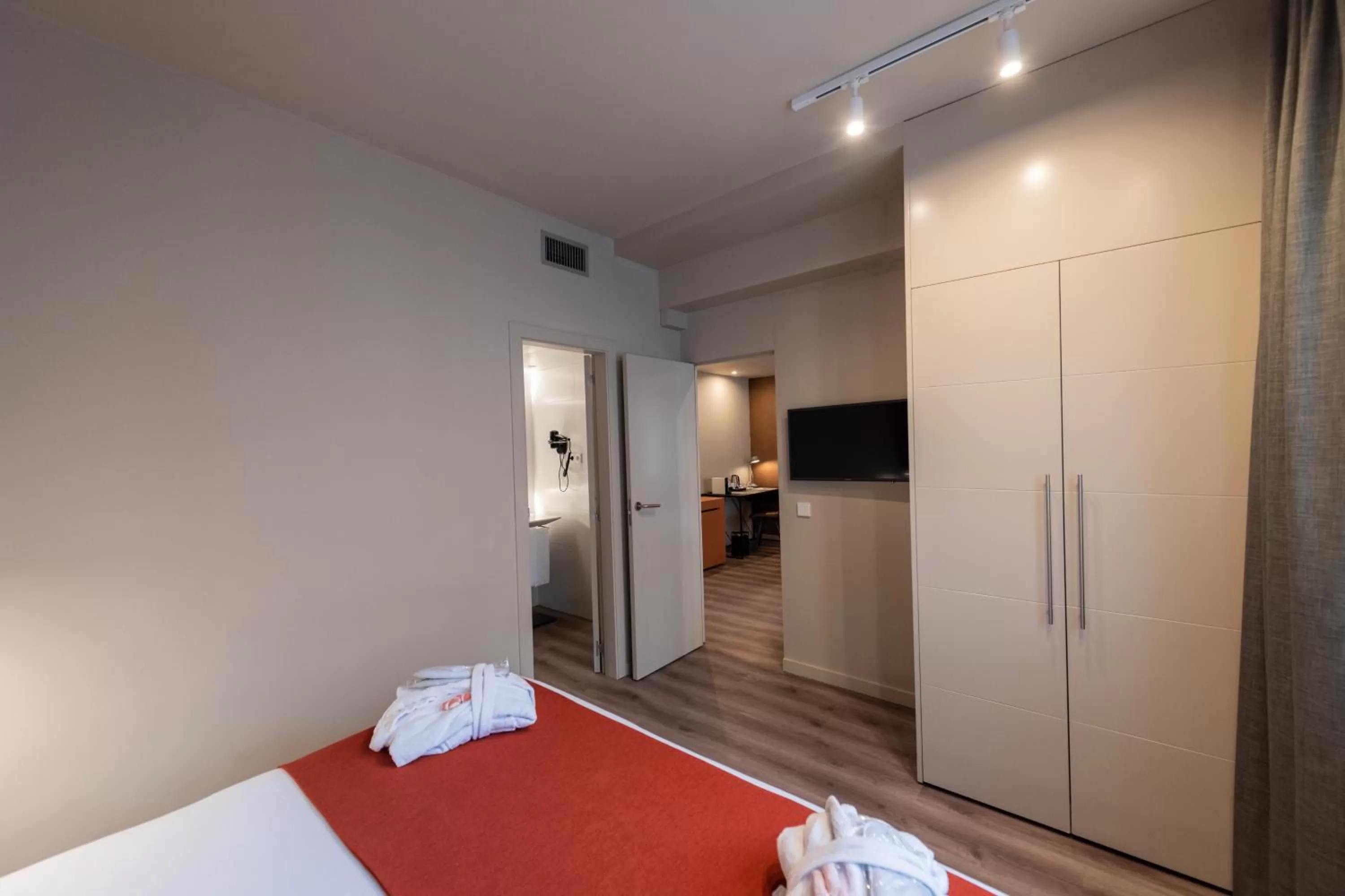 Photo of the whole room, Bed in Atenea Rekord Suites Barcelona