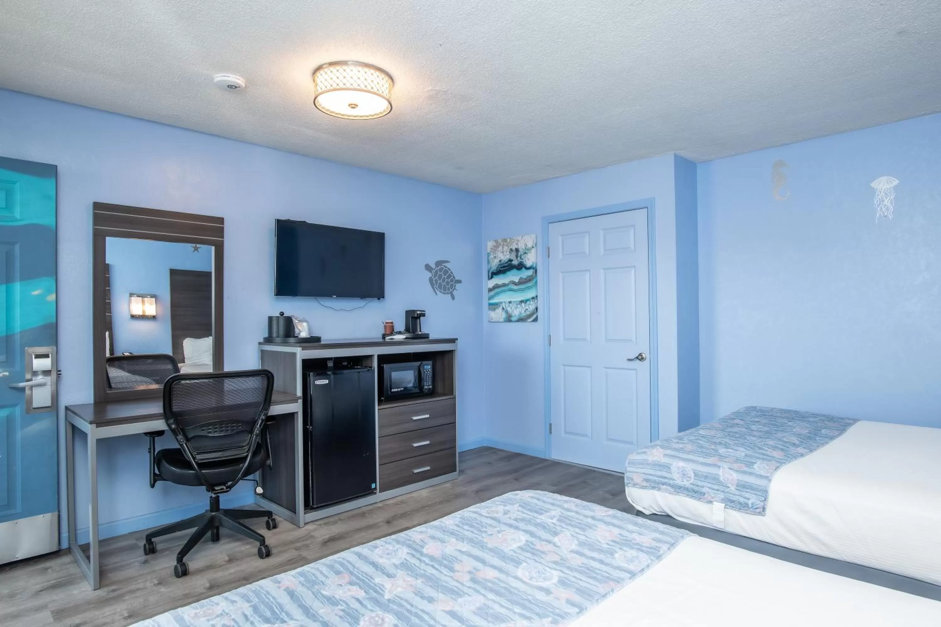 Bed in Aqua Breeze Inn