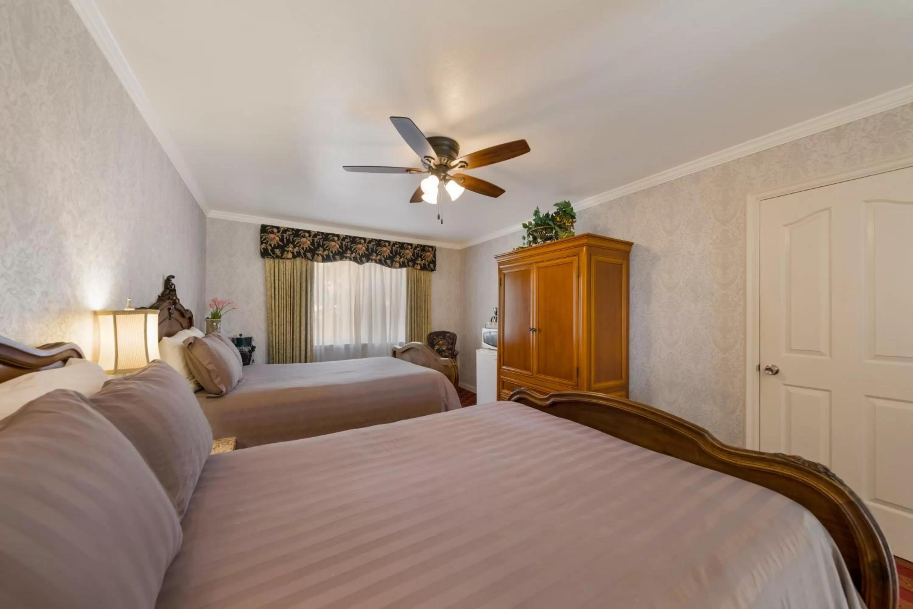 Bedroom, Bed in Carmel Inn & Suites