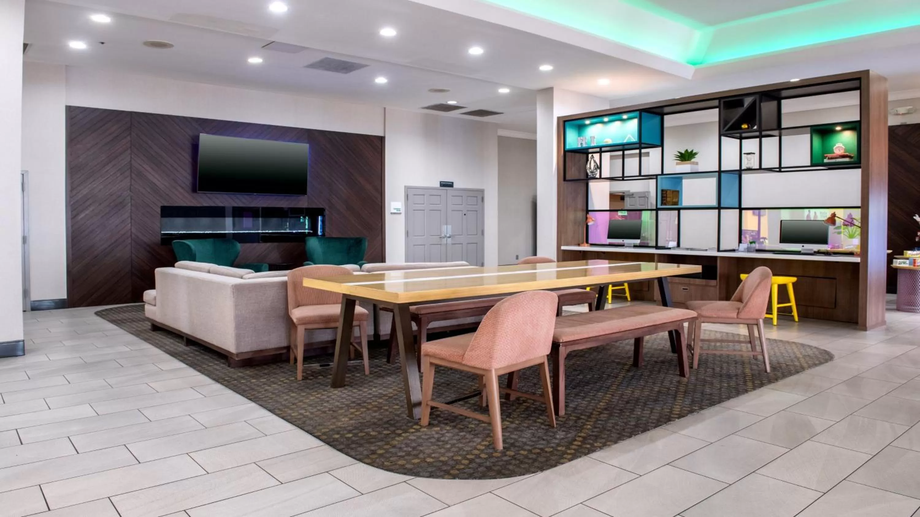 Property building in Holiday Inn Phoenix-Mesa Chandler by IHG