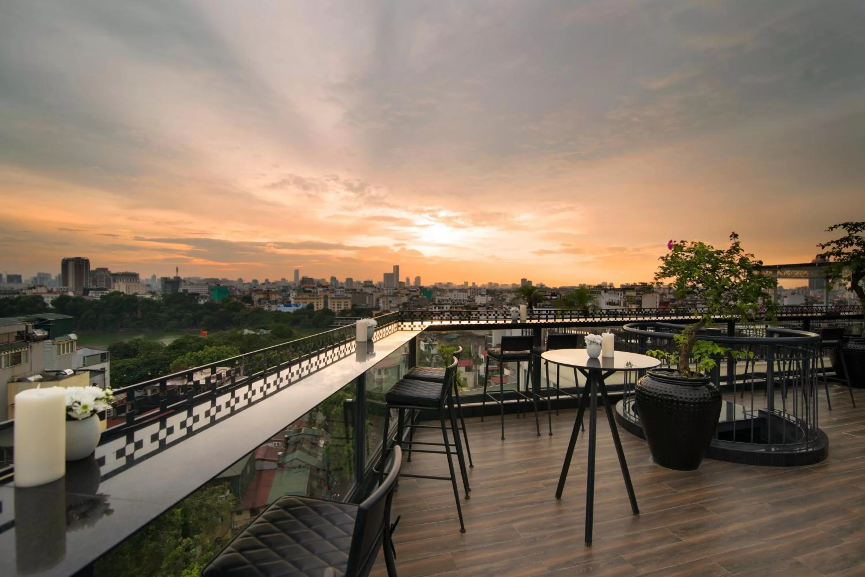 Lounge or bar in La Nueva Boutique Hotel Hanoi & Spa