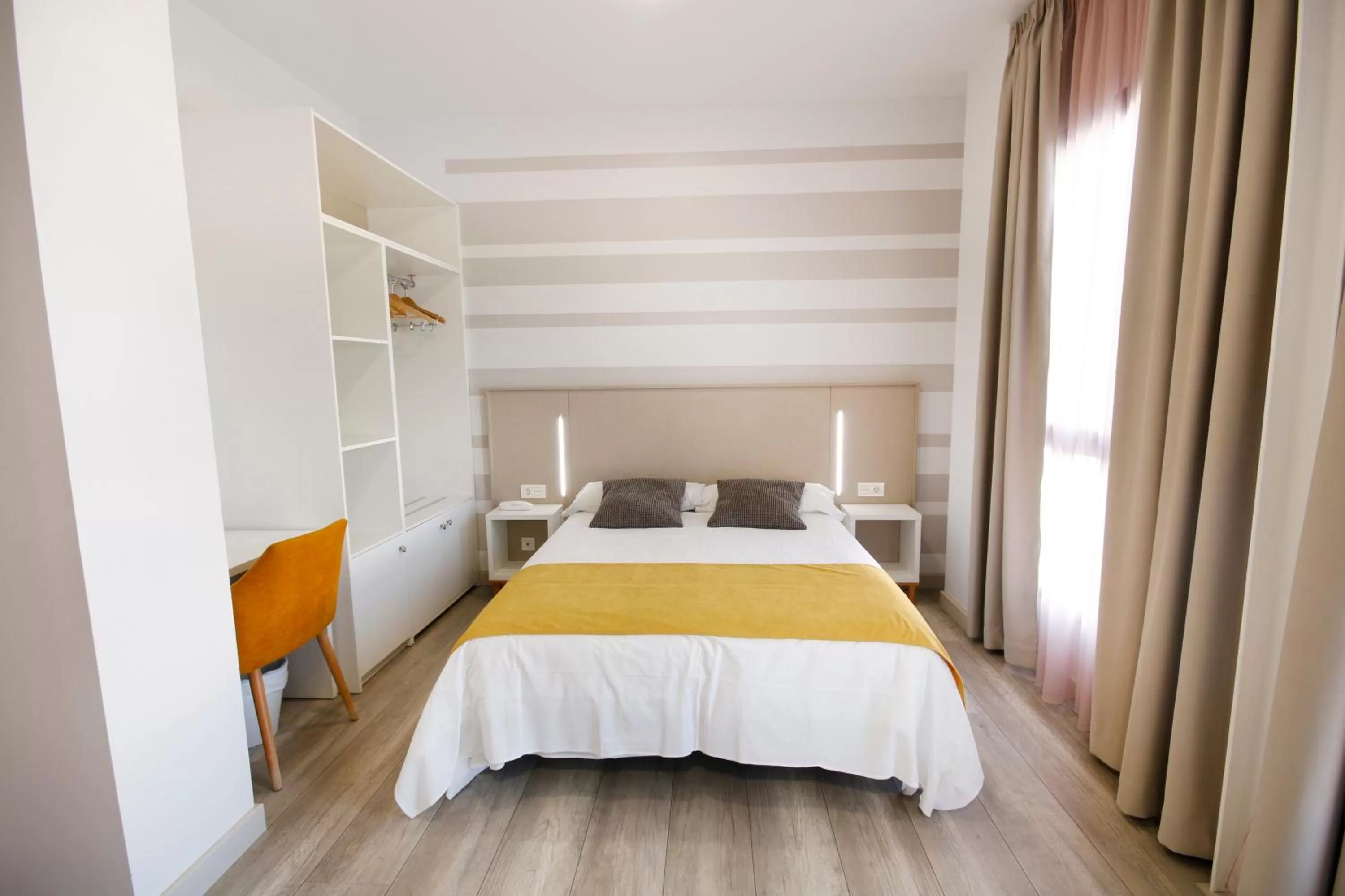 Photo of the whole room, Bed in Hotel Leo