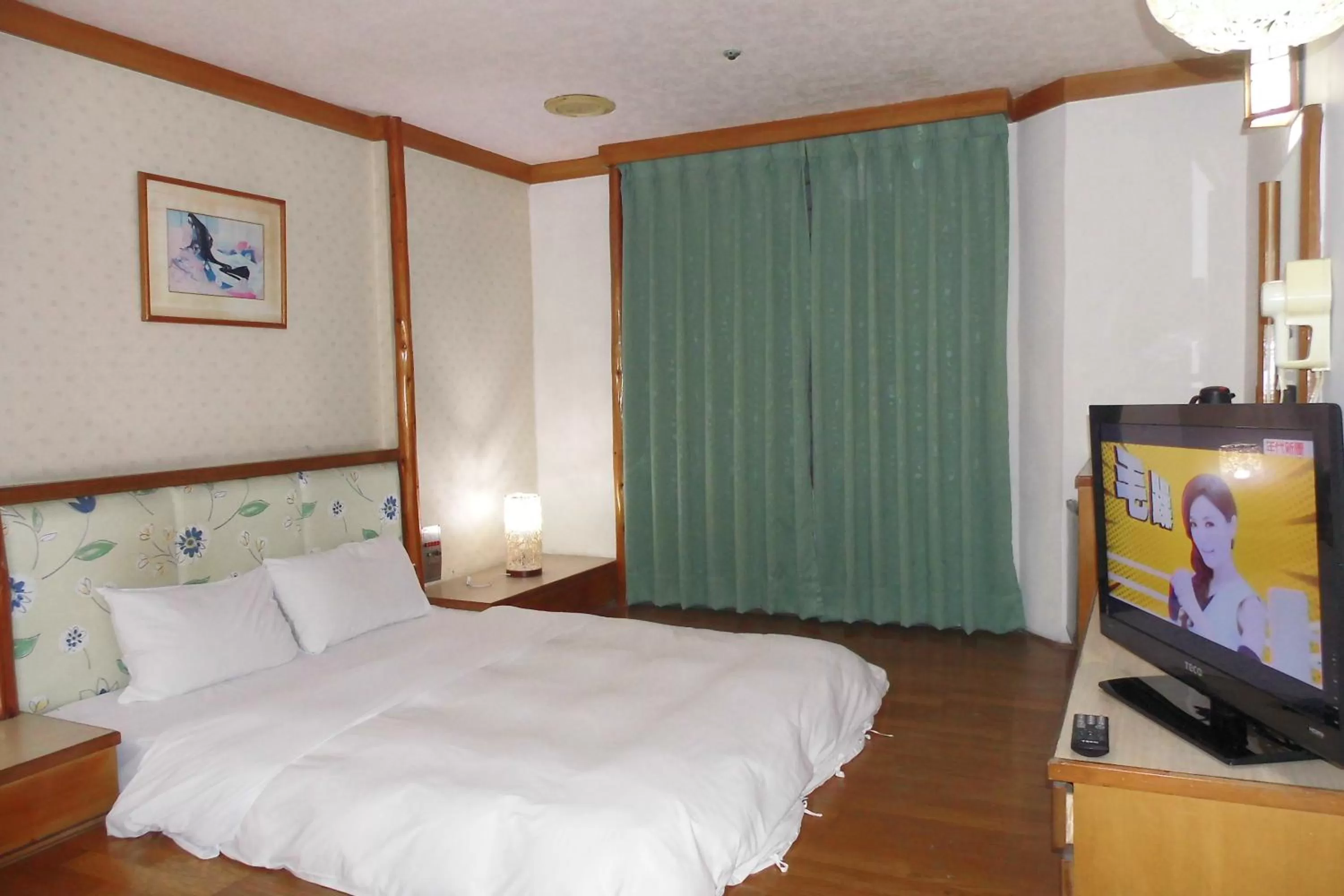 Standard Double Room in Modern Plaza Hotel