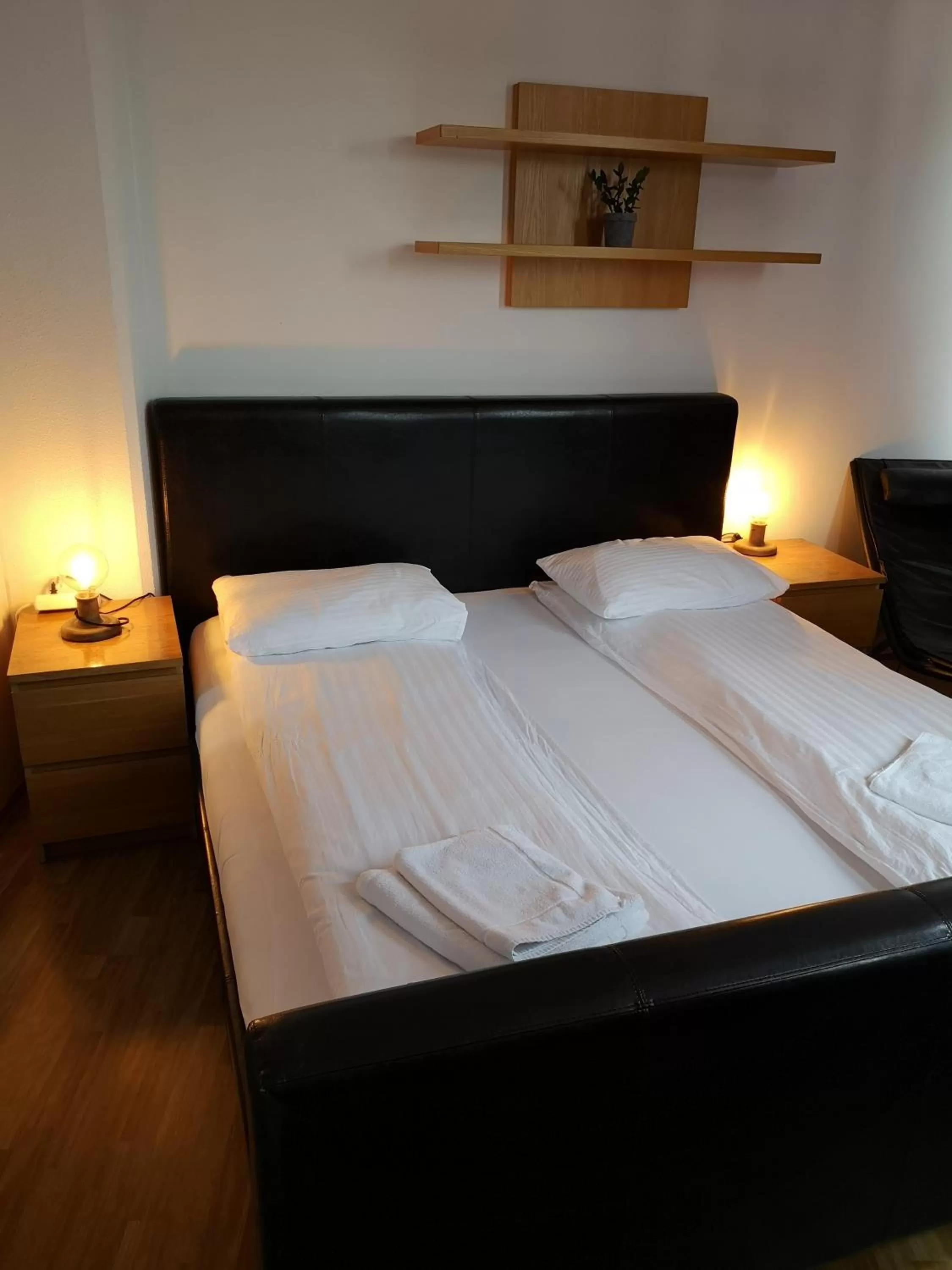 Bed in 101 Guesthouse Hotel