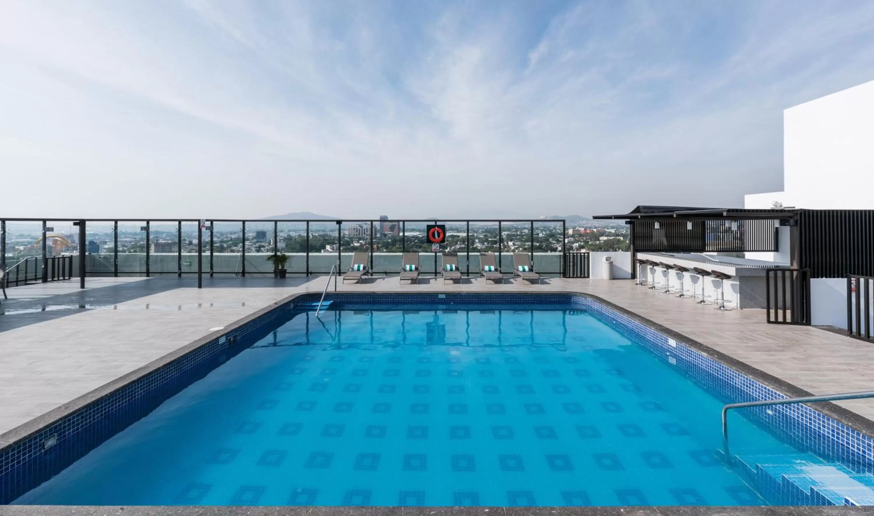 Swimming pool in Holiday Inn Guadalajara Select by IHG