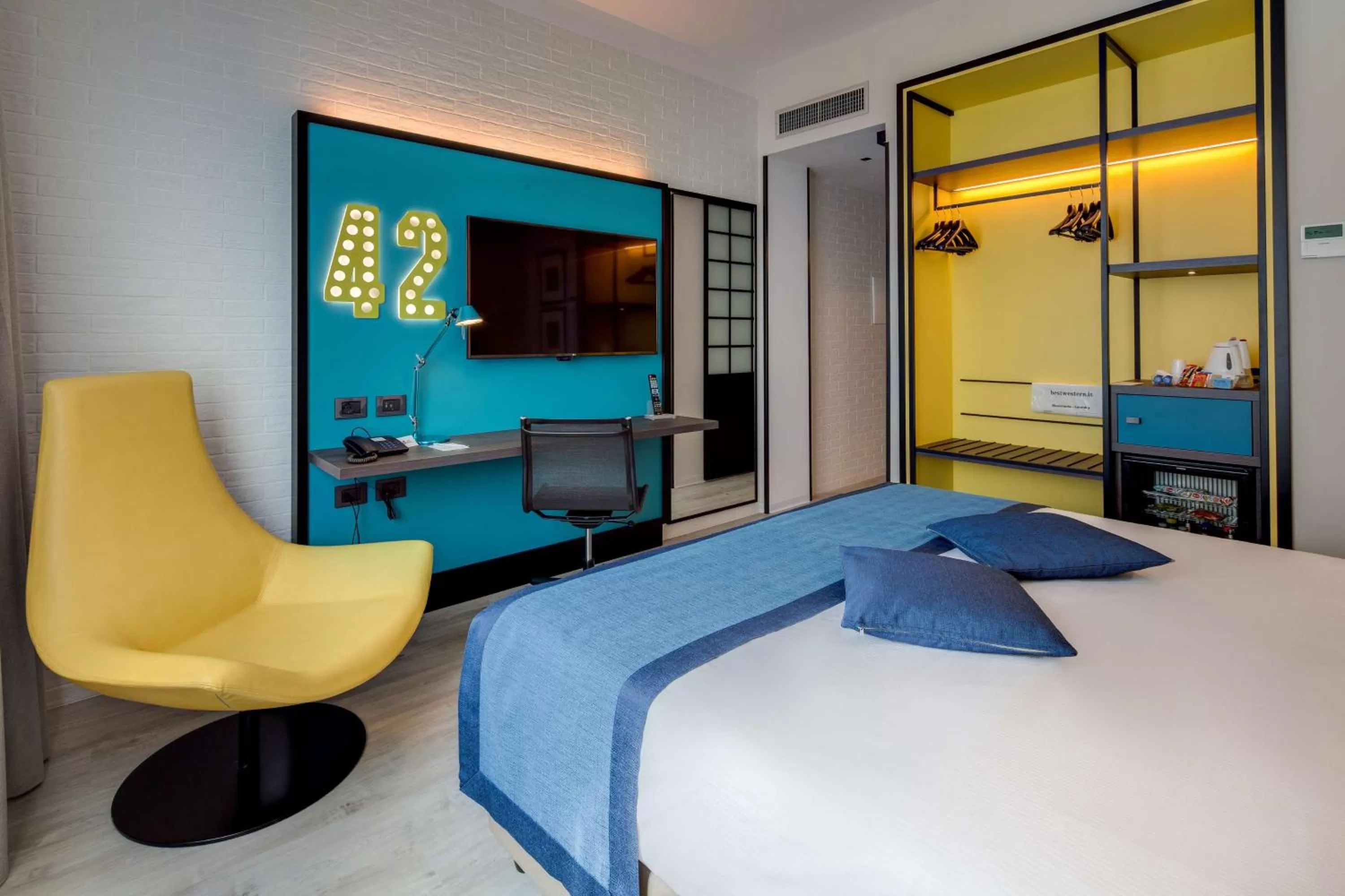 Photo of the whole room, Bed in Best Western Hotel Cristallo