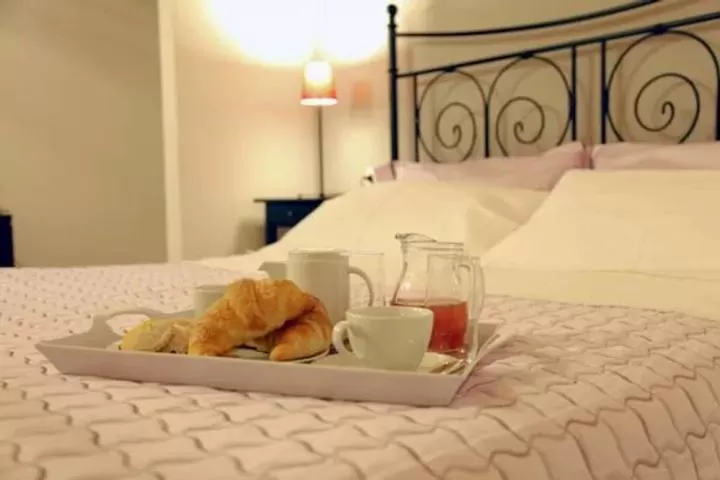 Bed in Le Malve Cave Retreat