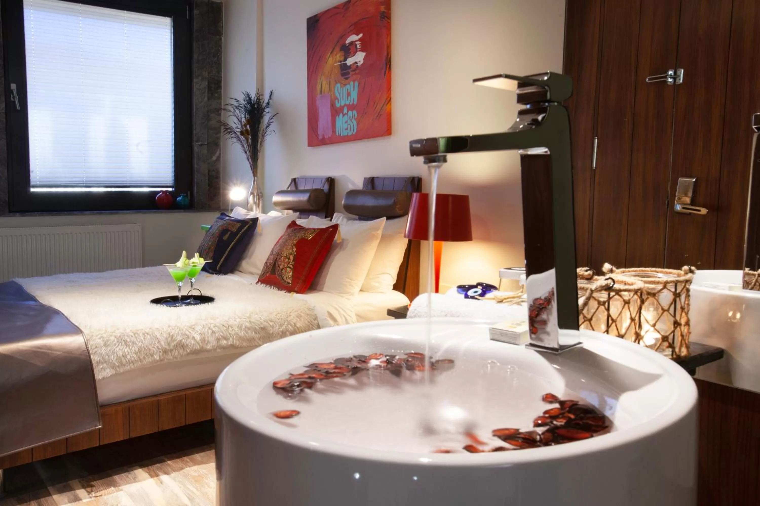 Photo of the whole room, Bed in Duo Galata Hotel