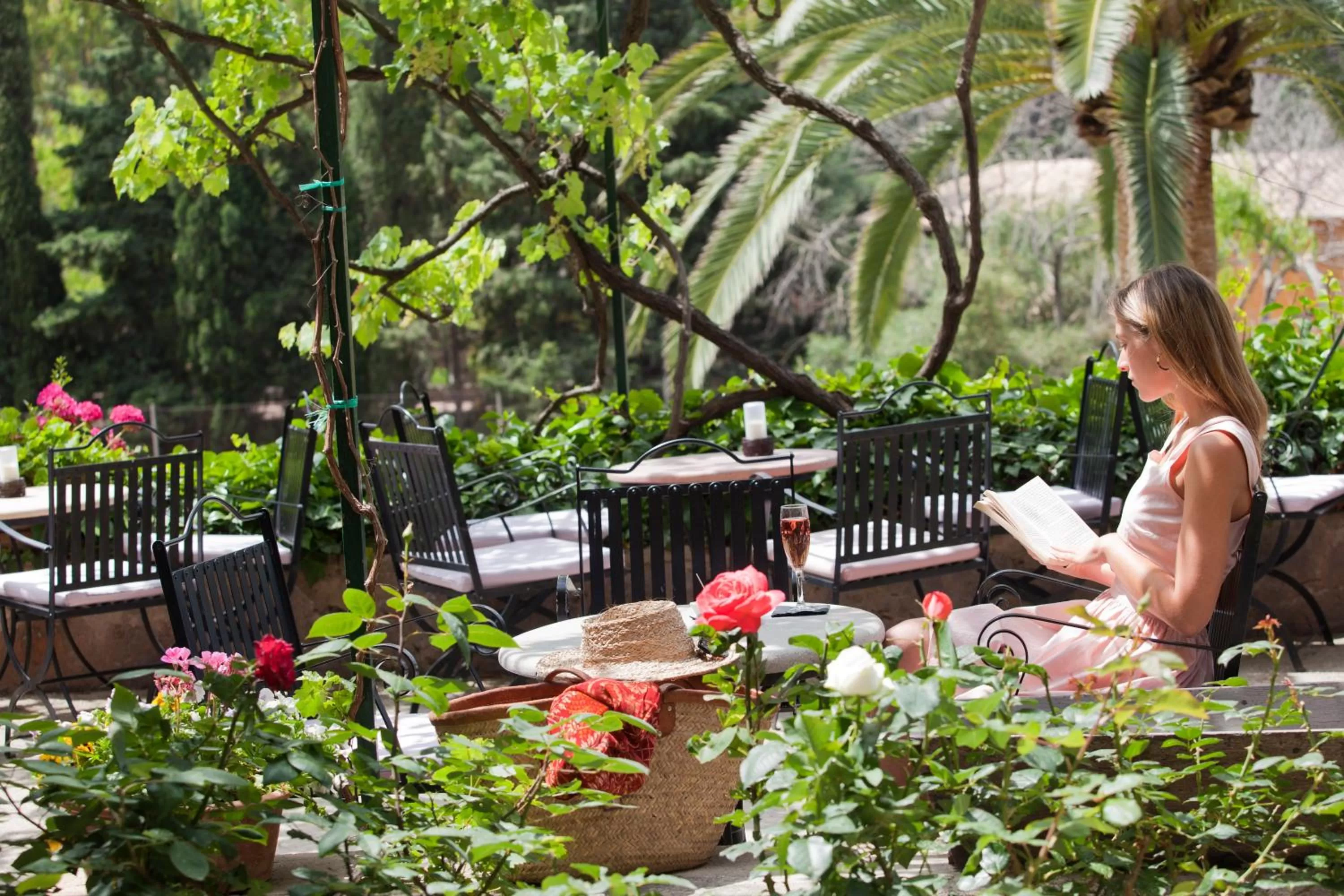 People in Hotel Es Port