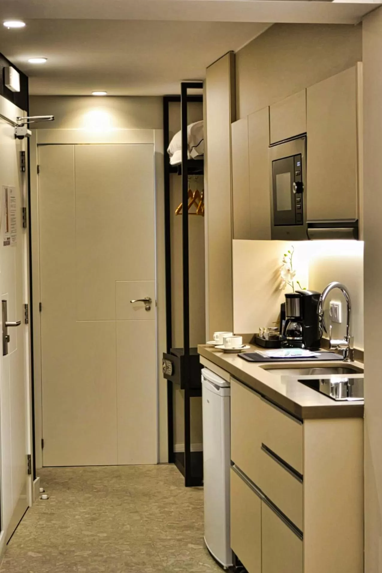 Kitchen or kitchenette in GBH Hotel-Apartamentos Posidonia