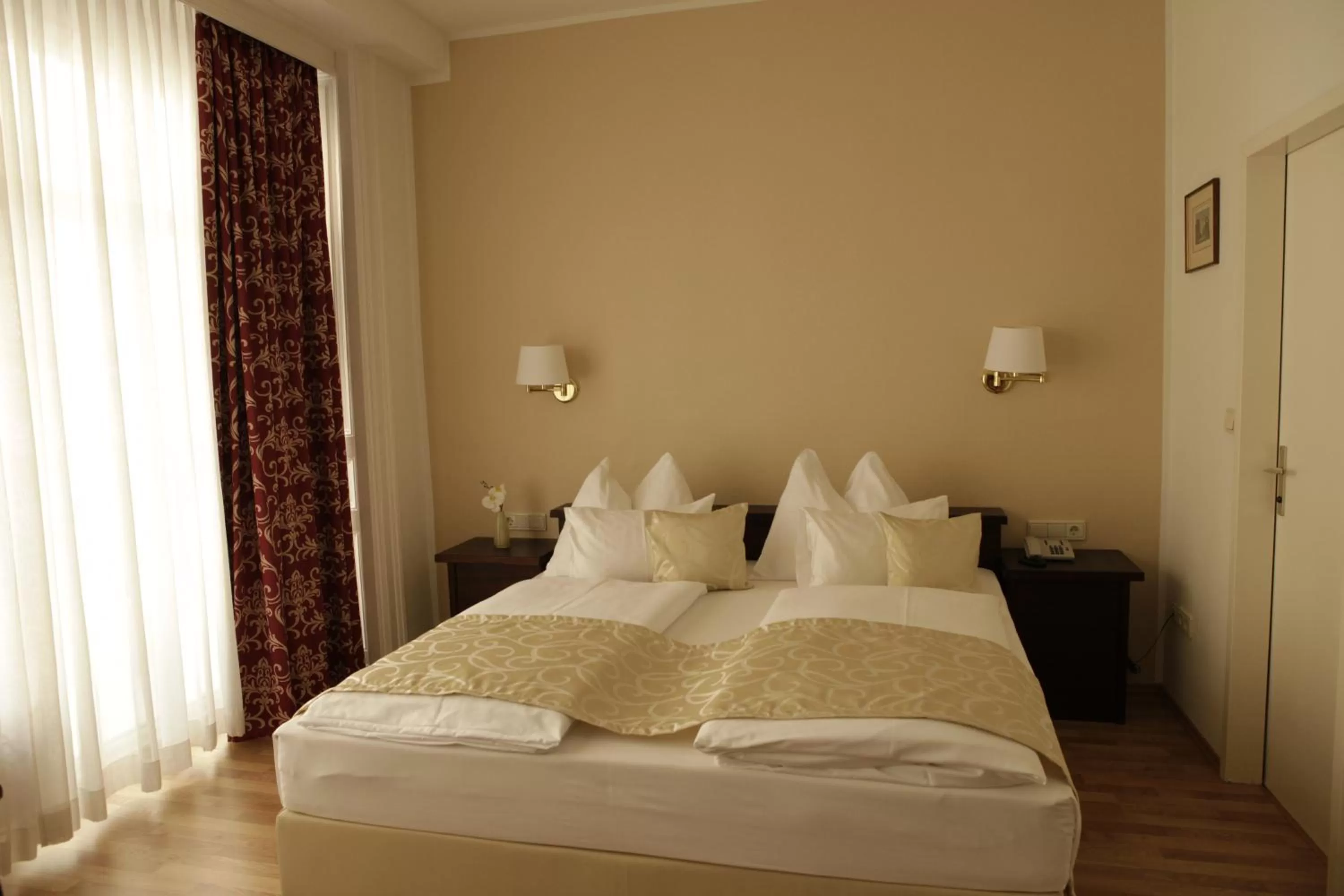 Bedroom, Bed in Hotel Domizil