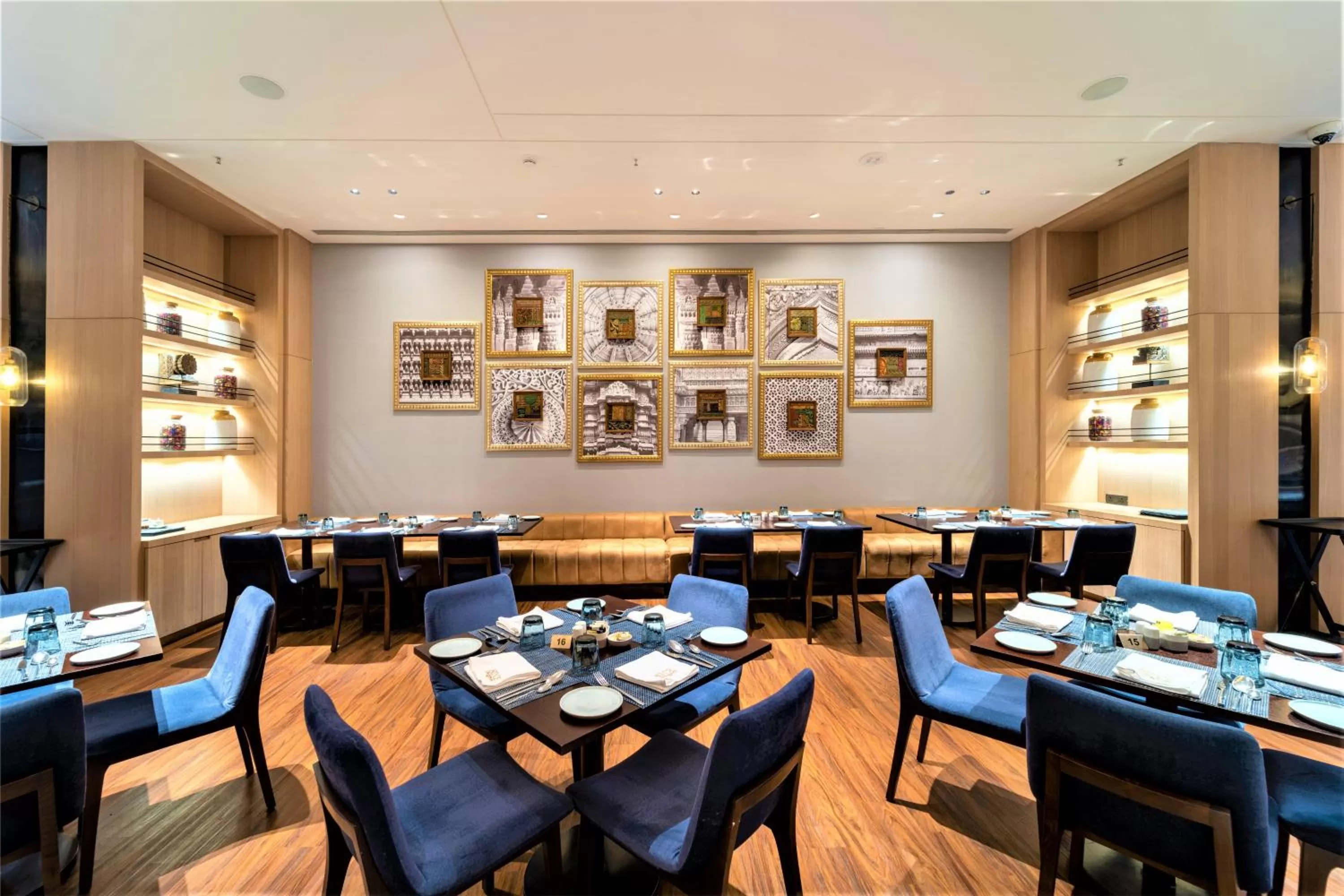 Restaurant/places to eat in Courtyard by Marriott Vadodara