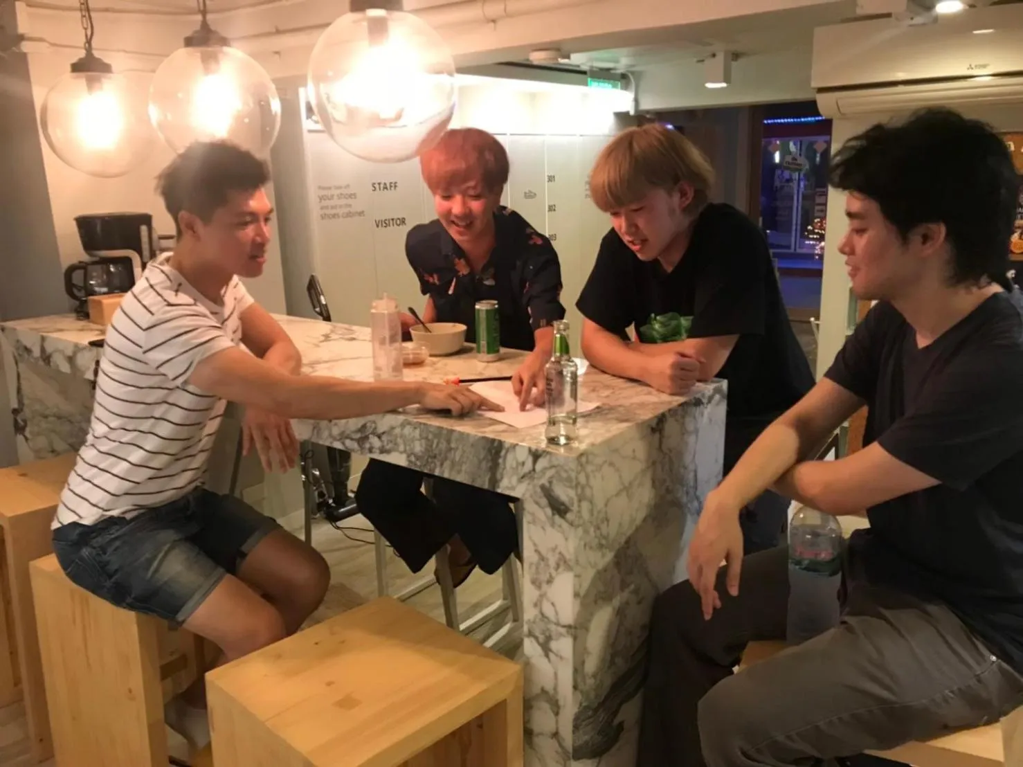 Kinnon Deluxe Hostel Coworking Cafe