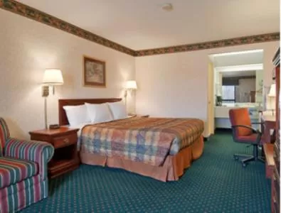 Standard King Room - Smoking in Days Inn by Wyndham Covington