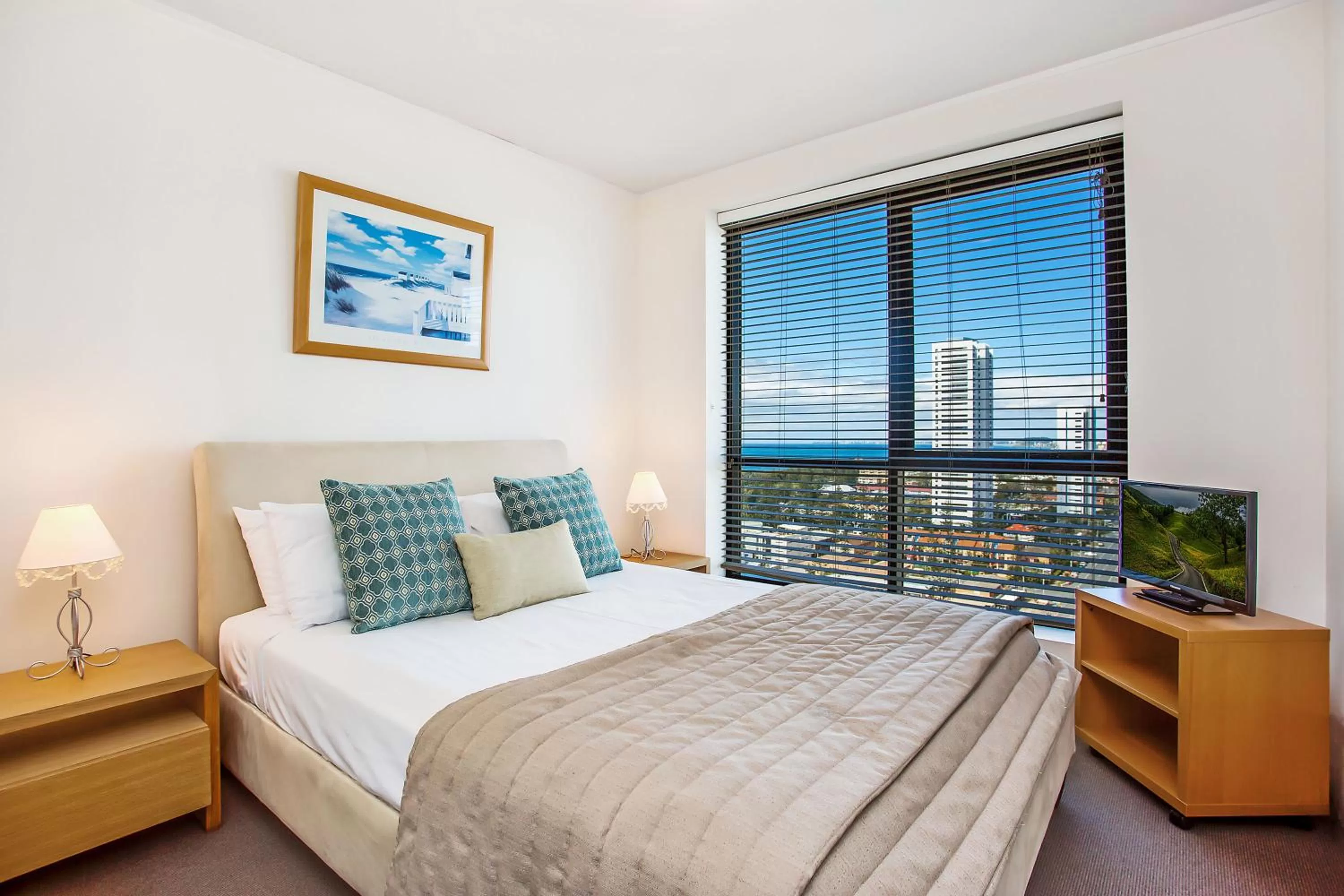 Bedroom, Bed in Mantra Broadbeach on the Park
