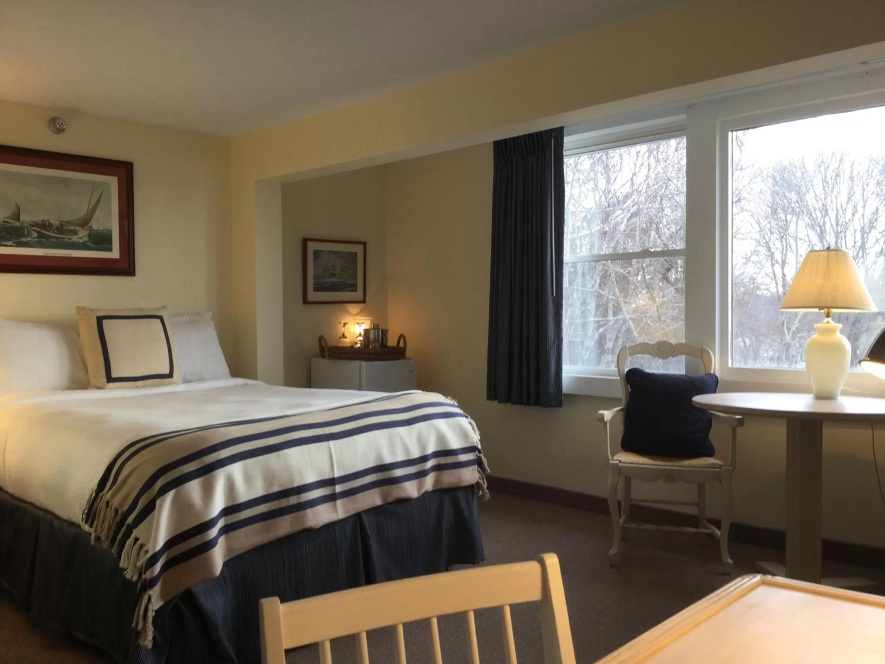 Bedroom, Bed in The Beach Rose Inn