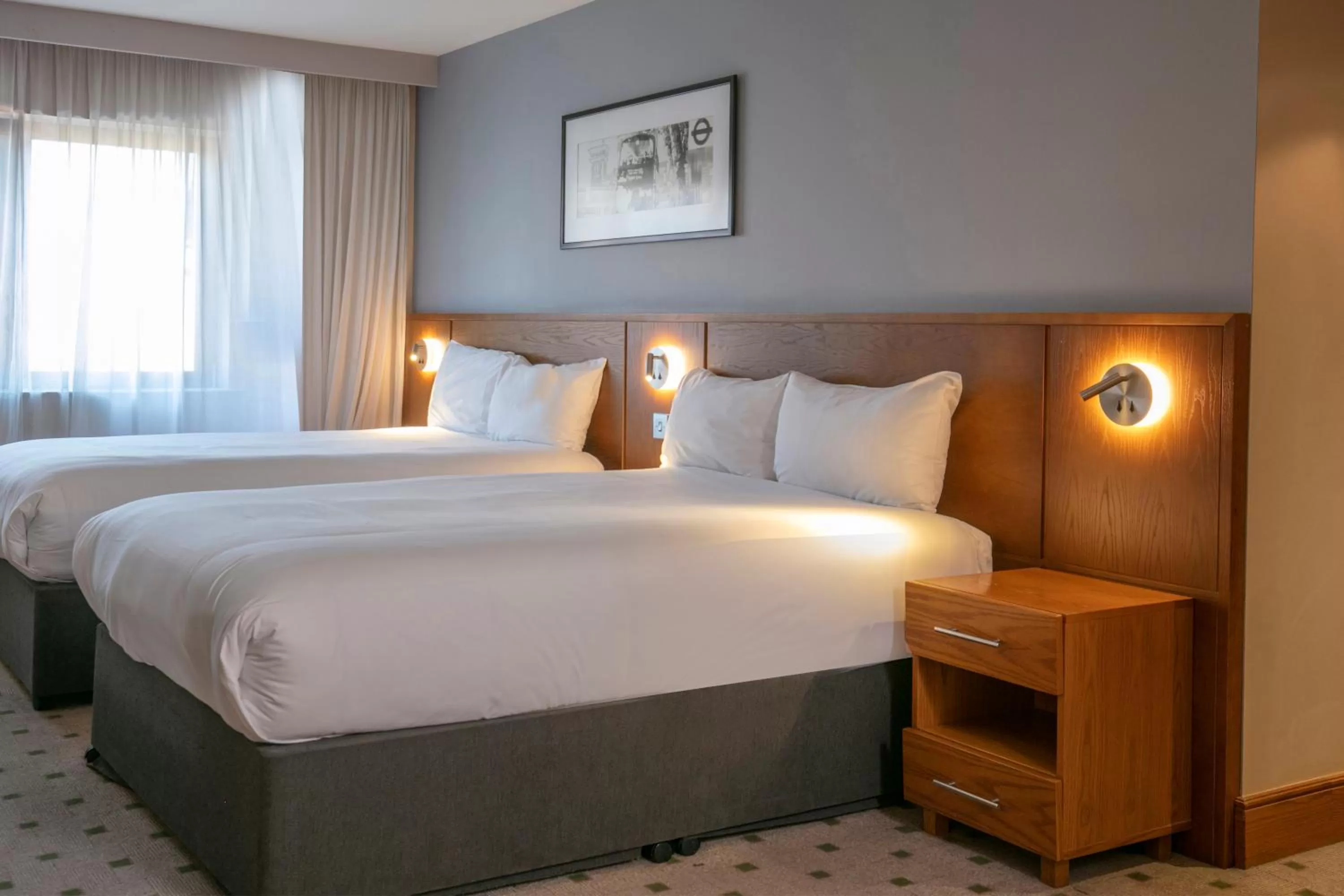 Bedroom, Bed in The Crown London, WorldHotels Distinctive