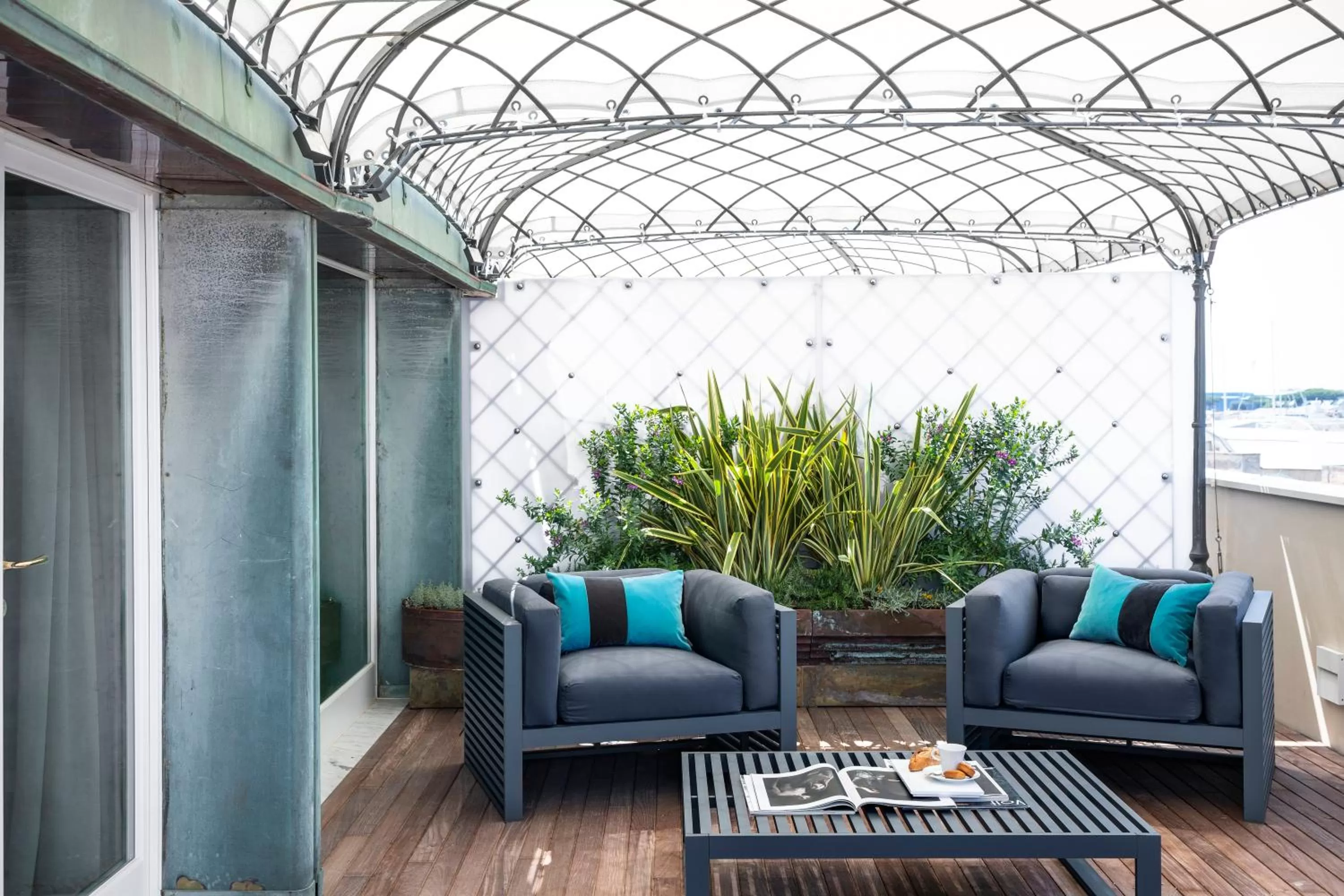 Photo of the whole room in Hotel Plaza e de Russie - Relais & Châteaux