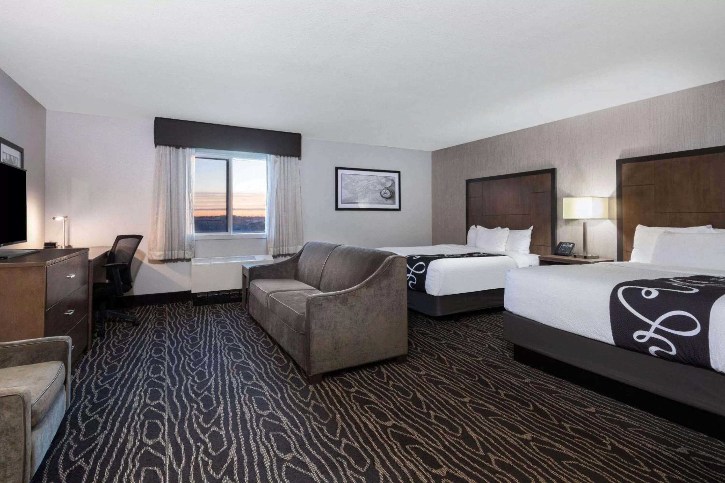 Queen Room with Kitchenette - Disability Access in La Quinta by Wyndham Fairbanks Airport