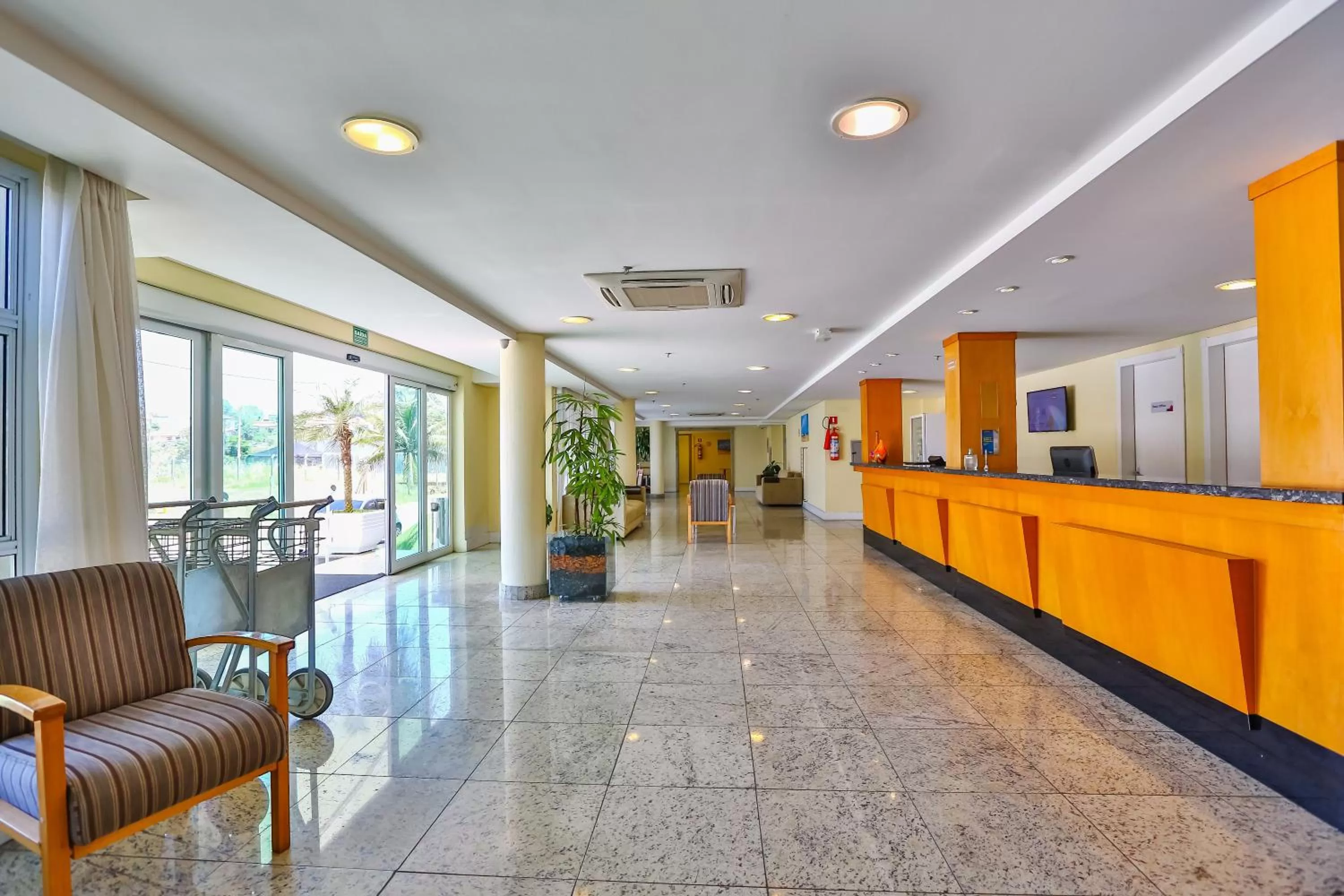 Lobby or reception in Dubai Macaé by Atlântica