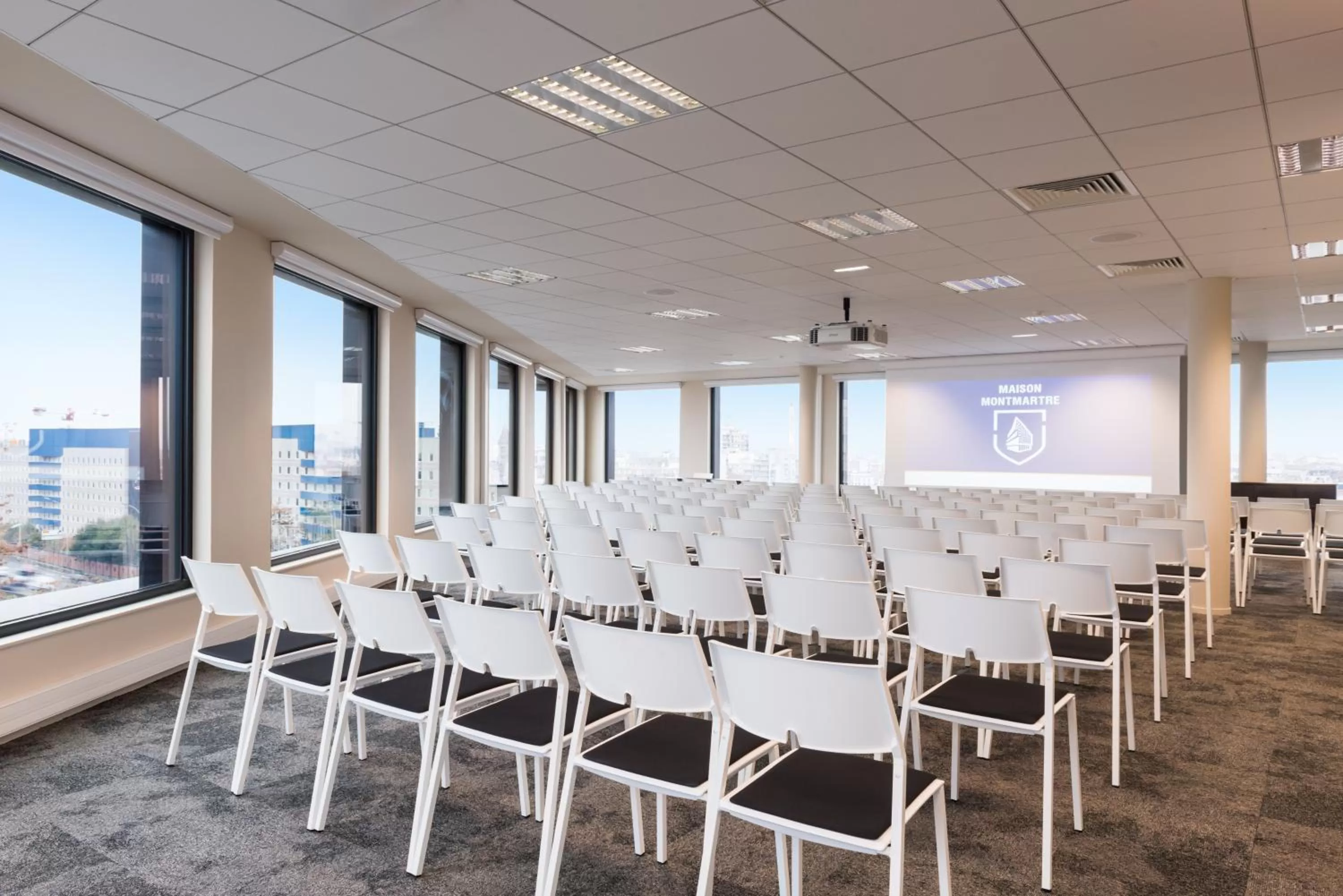 Meeting/conference room in The Originals Boutique, Hôtel Maison Montmartre Paris Les Puces