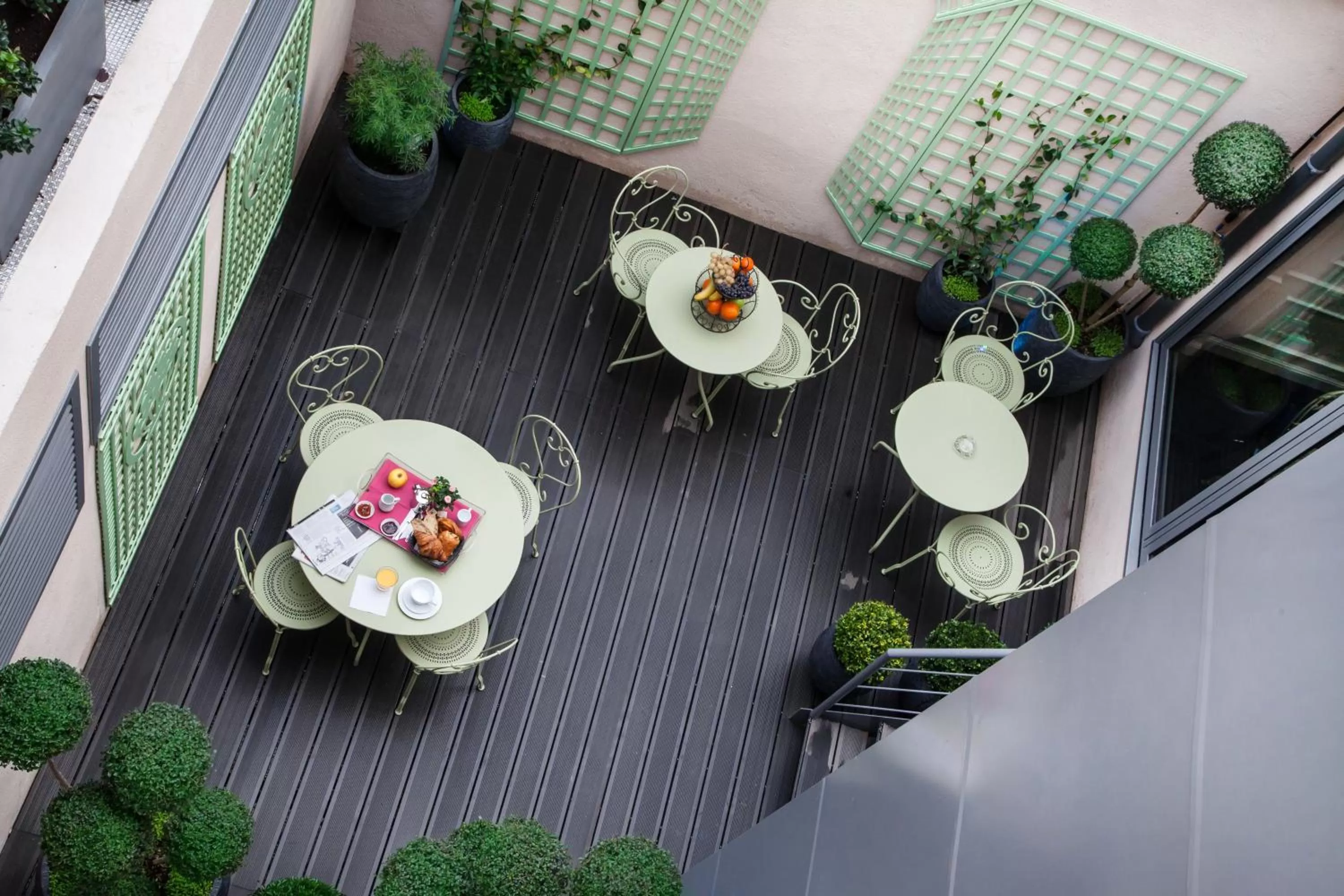 Patio in Le Mireille