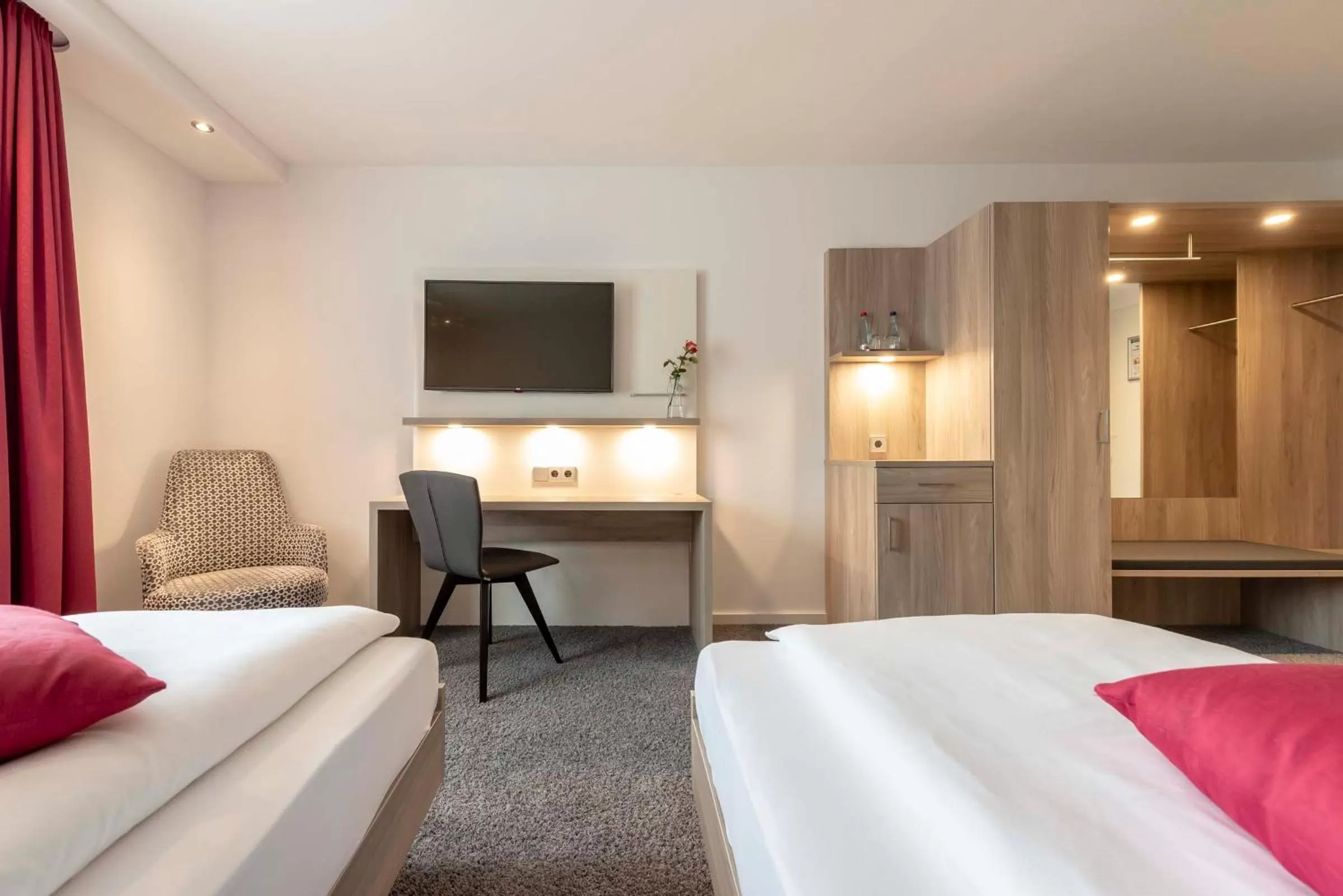 TV and multimedia, Bed in Hotel Gasthof Krone