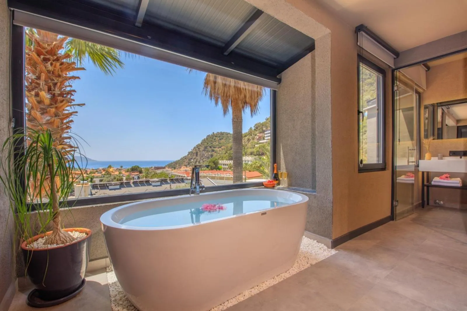 Bath in Morina Deluxe Hotel